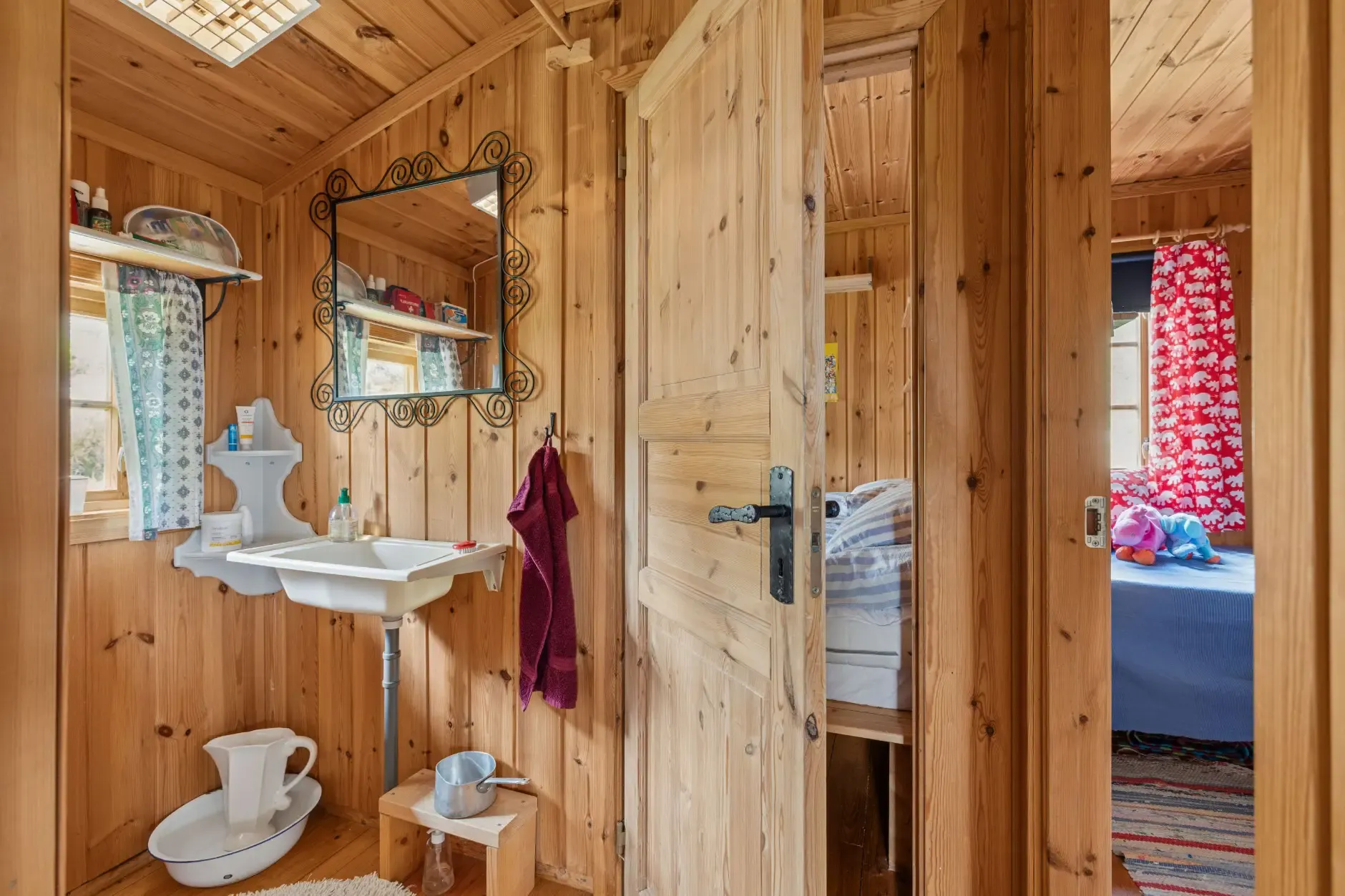 Compact 1980s Country Retreat in Notodden with Terrace and Solar Power - View image 22 of 31