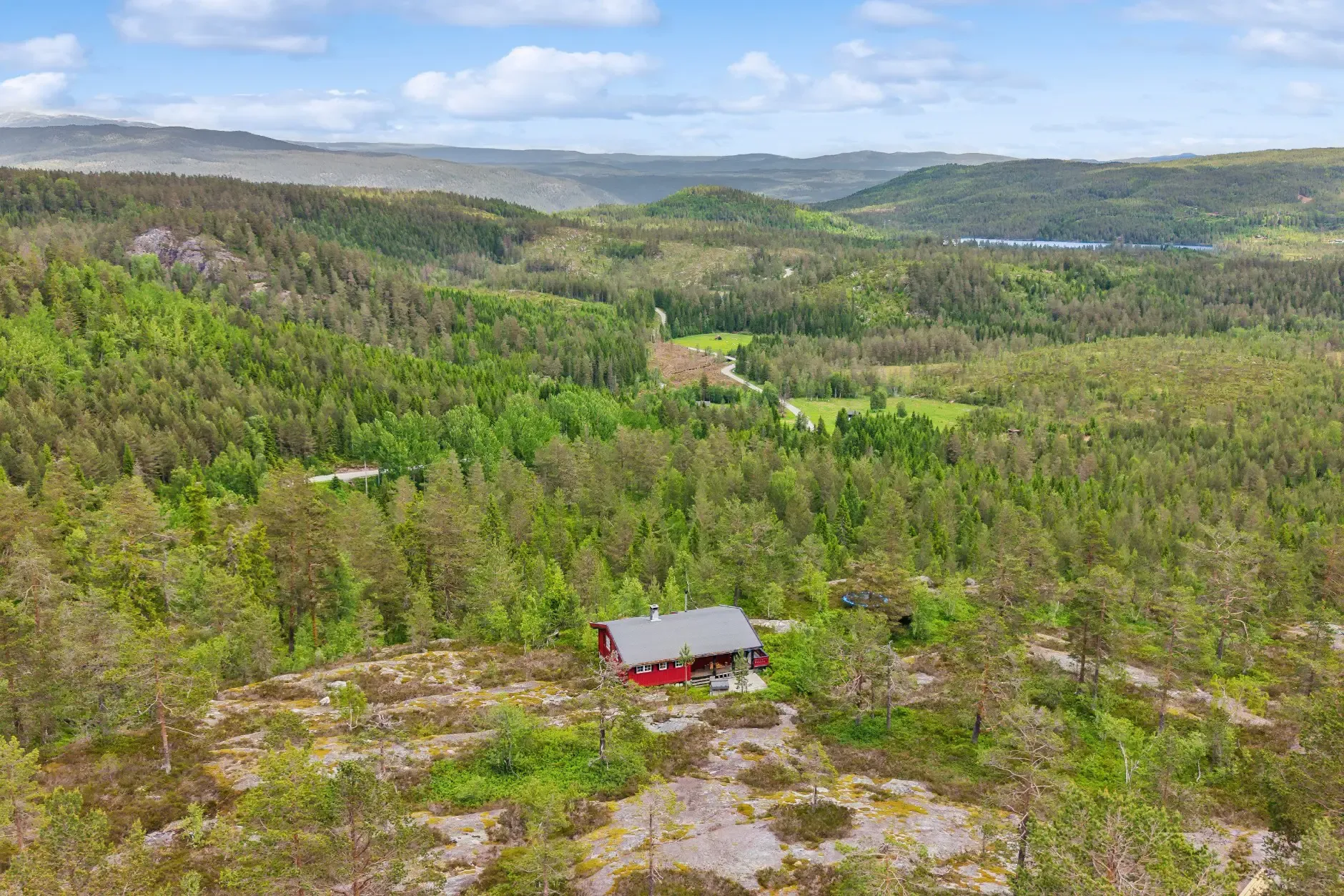 Compact 1980s Country Retreat in Notodden with Terrace and Solar Power - View image 28 of 31