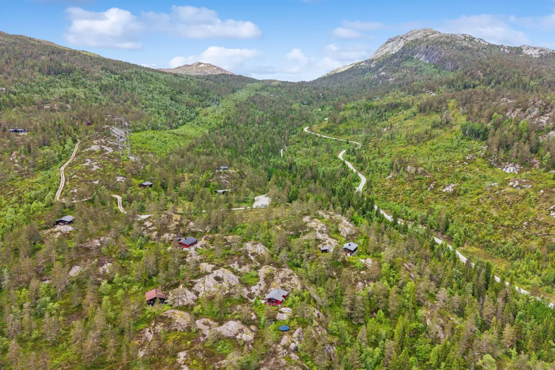Compact 1980s Country Retreat in Notodden with Terrace and Solar Power - View image 30 of 31
