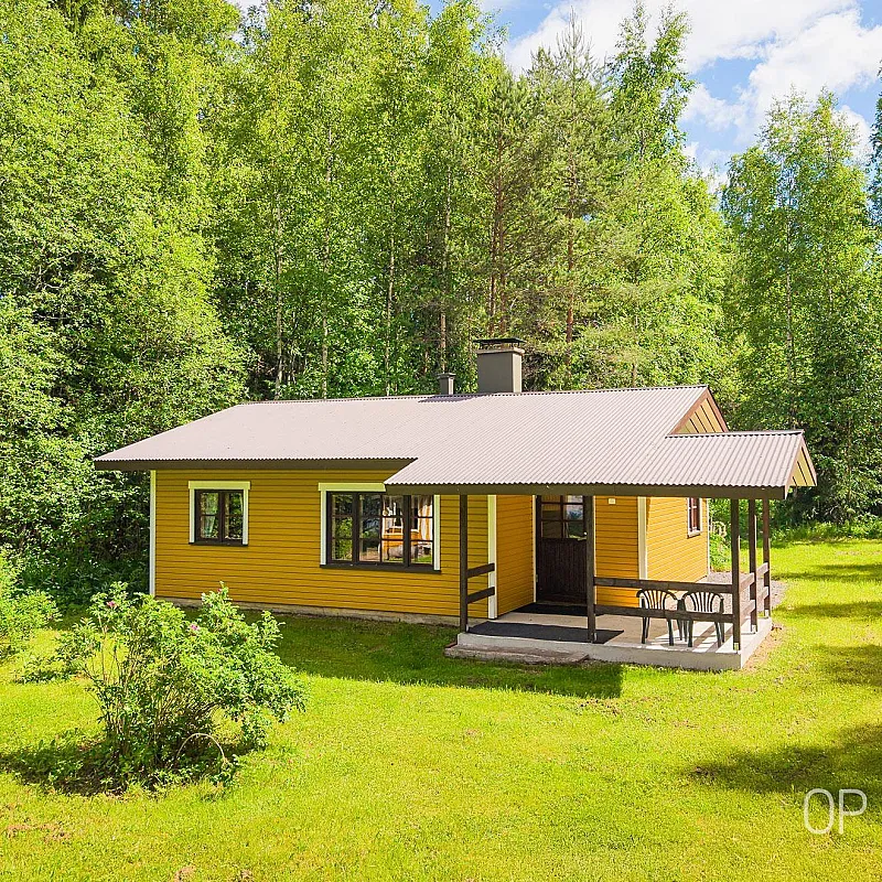 Finnish Country House with Expansive Garden in Kuosmala