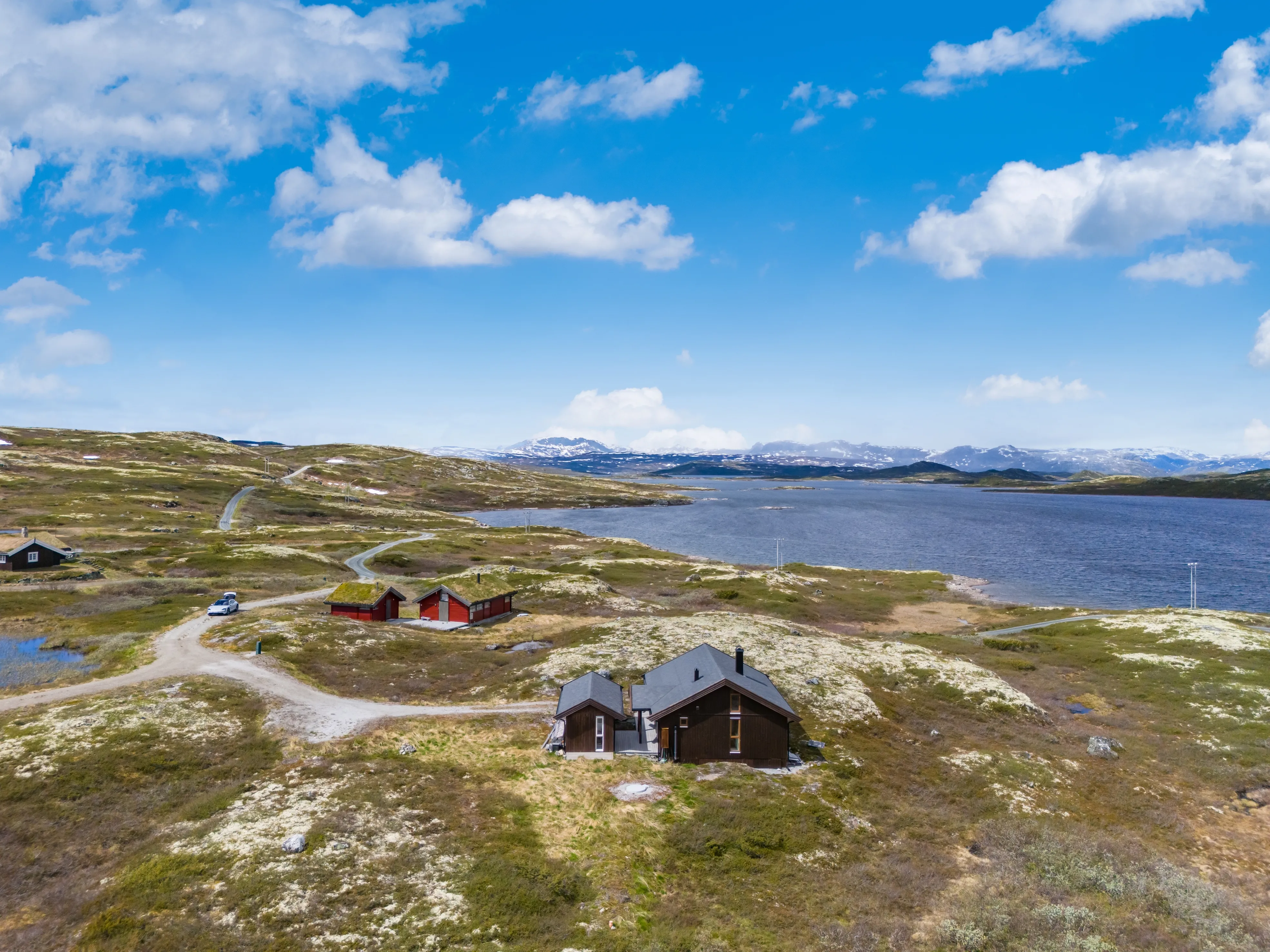 Modern 3-Bedroom Cabin in Hovet with Expansive Outdoor Living Space - Image 4