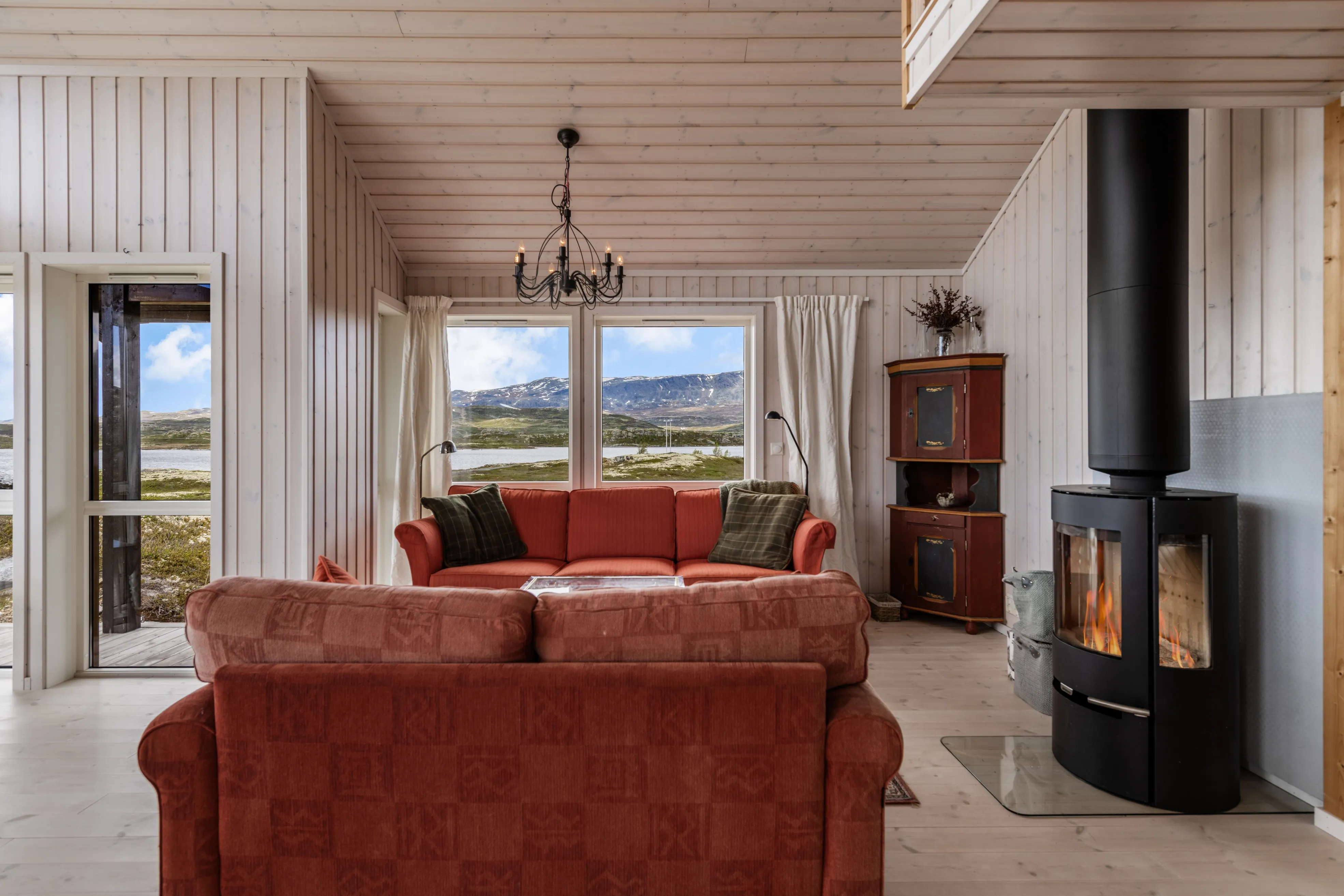 Modern 3-Bedroom Cabin in Hovet with Expansive Outdoor Living Space - View image 9 of 56