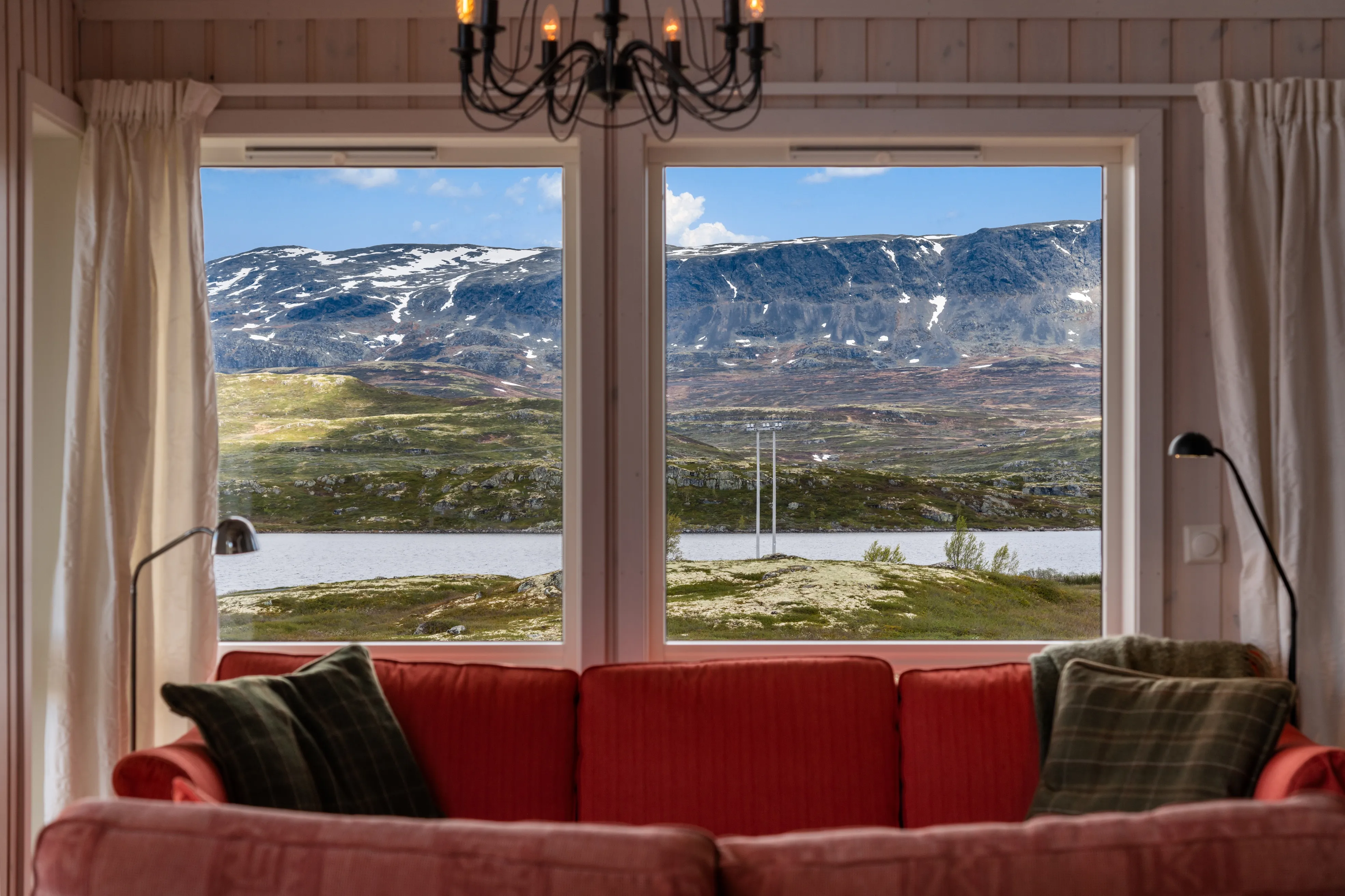 Modern 3-Bedroom Cabin in Hovet with Expansive Outdoor Living Space - View image 17 of 56