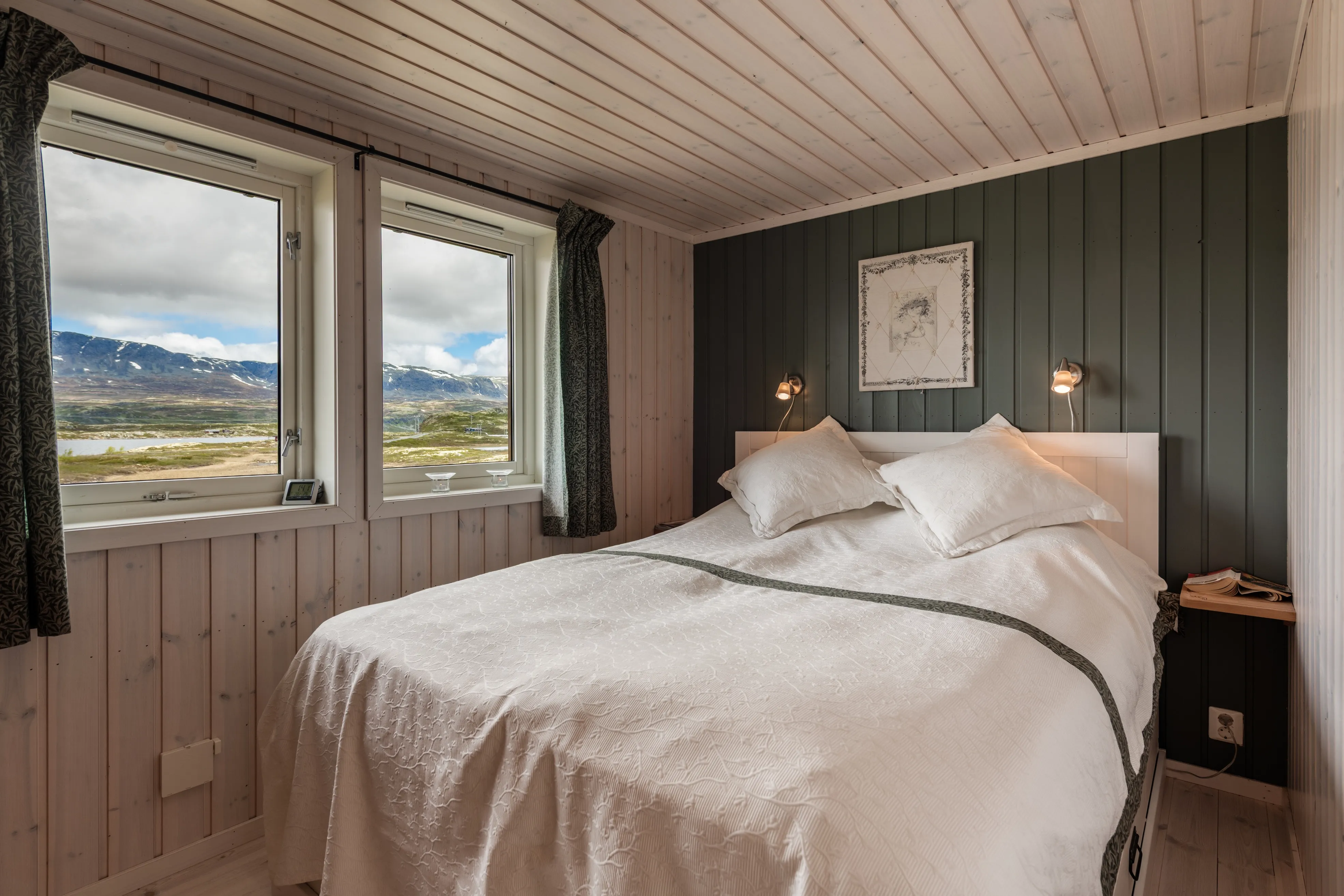 Modern 3-Bedroom Cabin in Hovet with Expansive Outdoor Living Space - View image 22 of 56