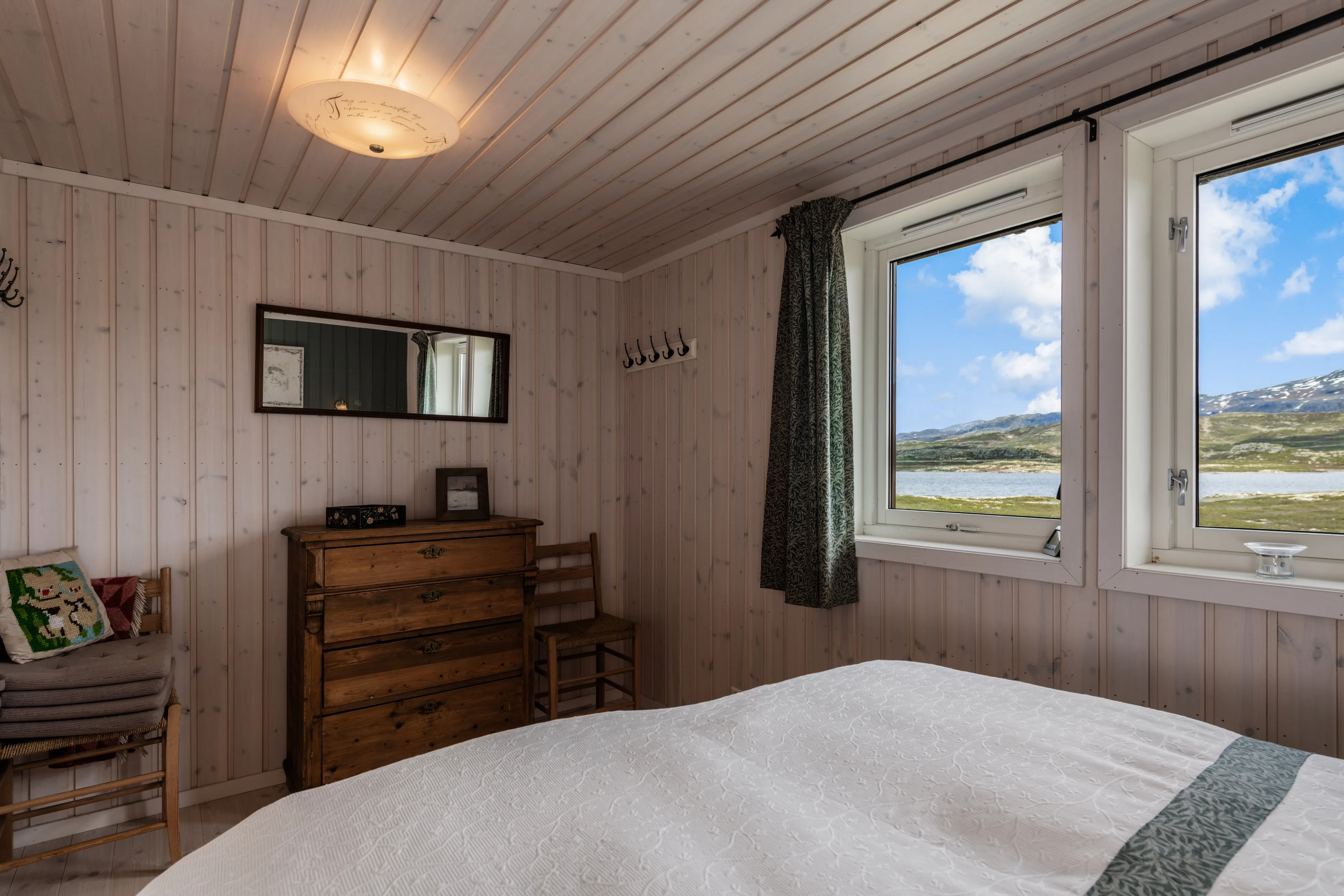 Modern 3-Bedroom Cabin in Hovet with Expansive Outdoor Living Space - View image 24 of 56