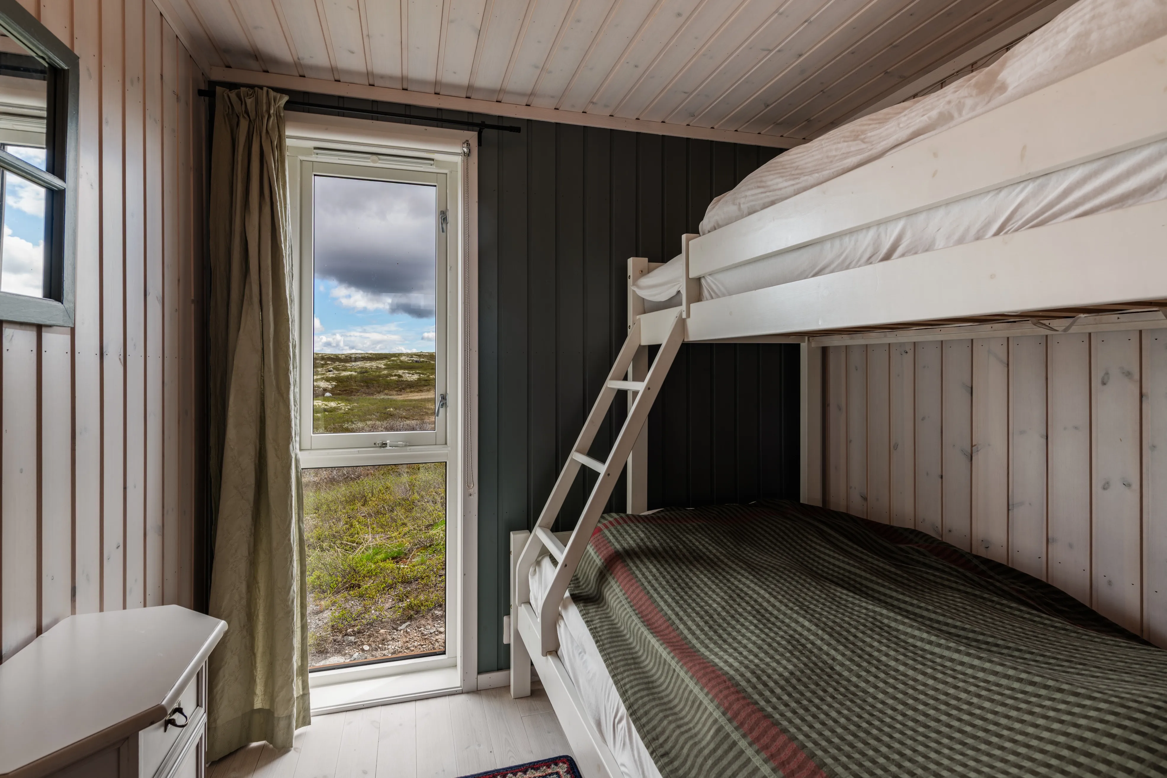 Modern 3-Bedroom Cabin in Hovet with Expansive Outdoor Living Space - View image 25 of 56