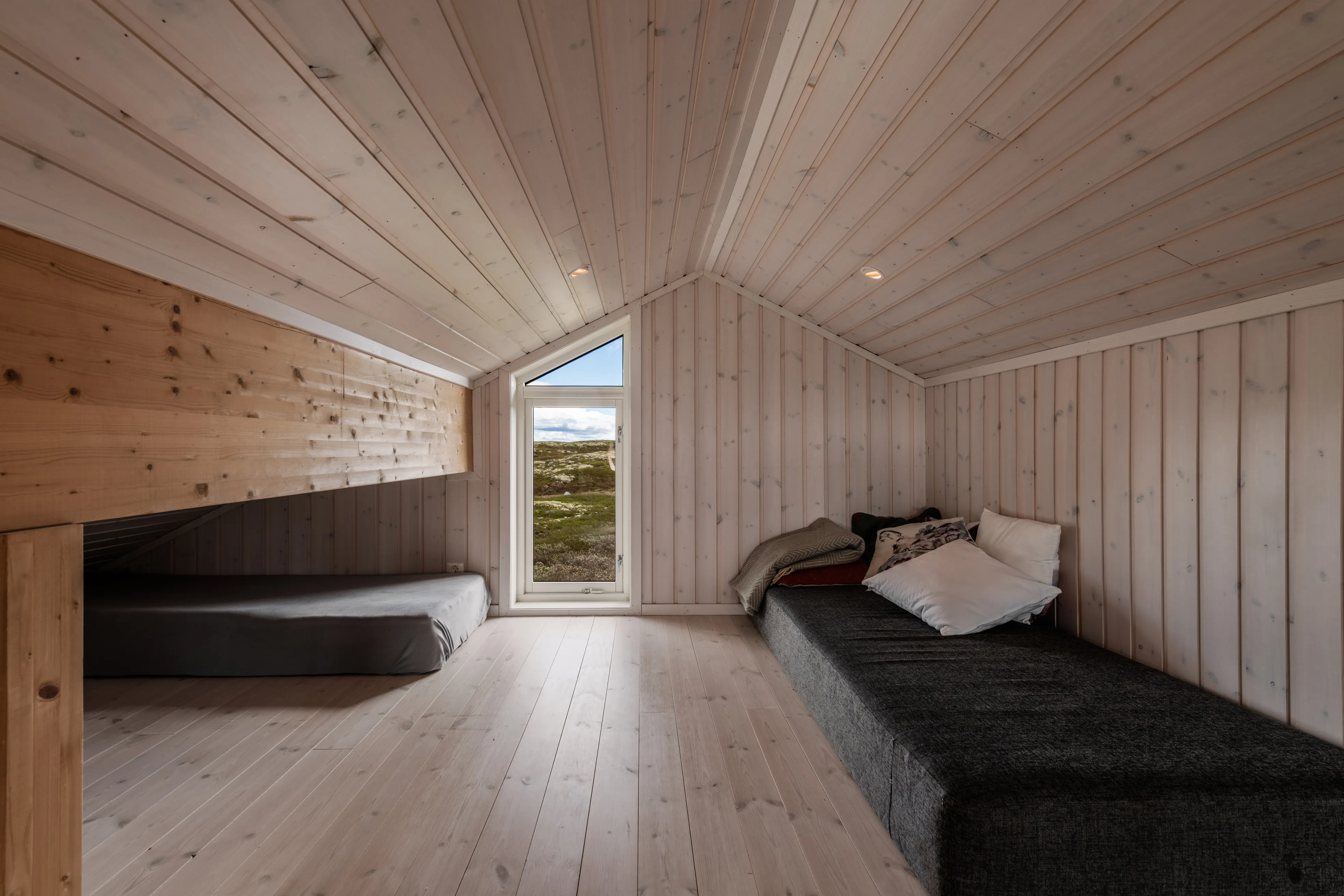 Modern 3-Bedroom Cabin in Hovet with Expansive Outdoor Living Space - View image 33 of 56