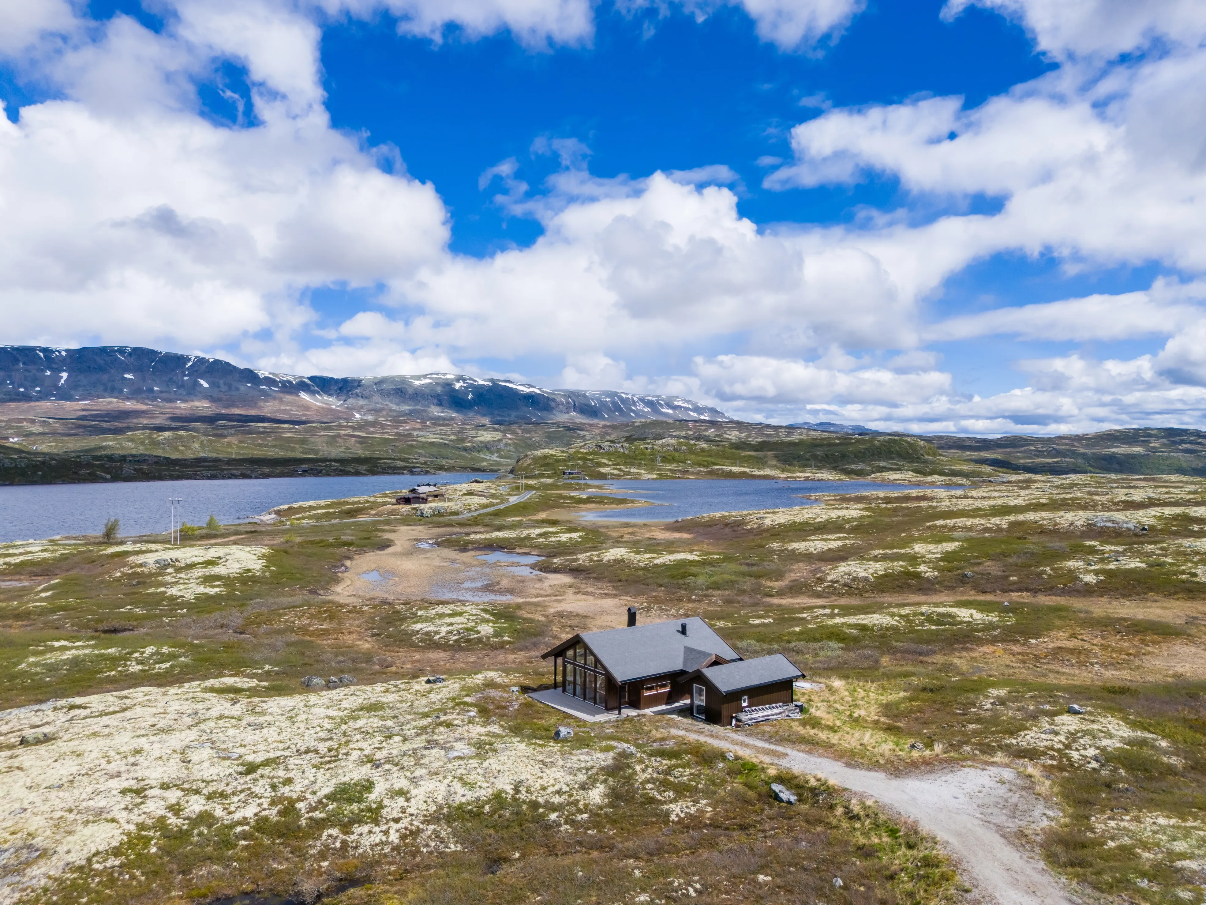Modern 3-Bedroom Cabin in Hovet with Expansive Outdoor Living Space - View image 51 of 56