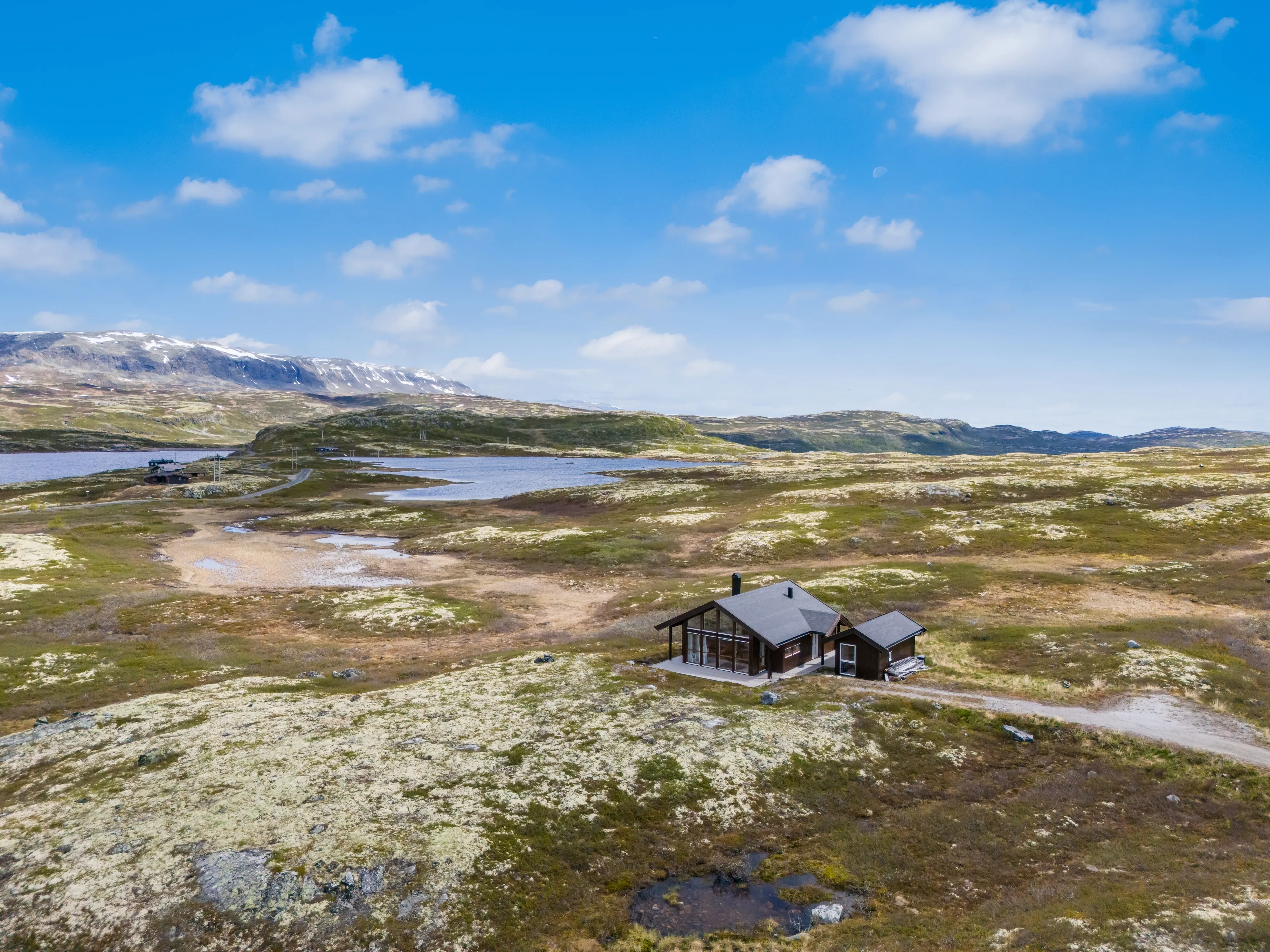 Modern 3-Bedroom Cabin in Hovet with Expansive Outdoor Living Space - View image 53 of 56