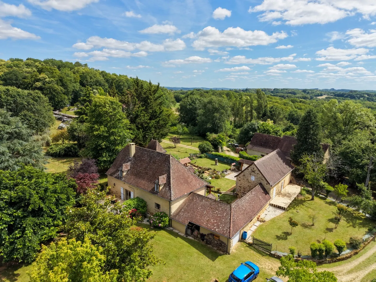 Victorian Farmhouse in Gourdon with Expansive Grounds and 5 Bedrooms - Image 2