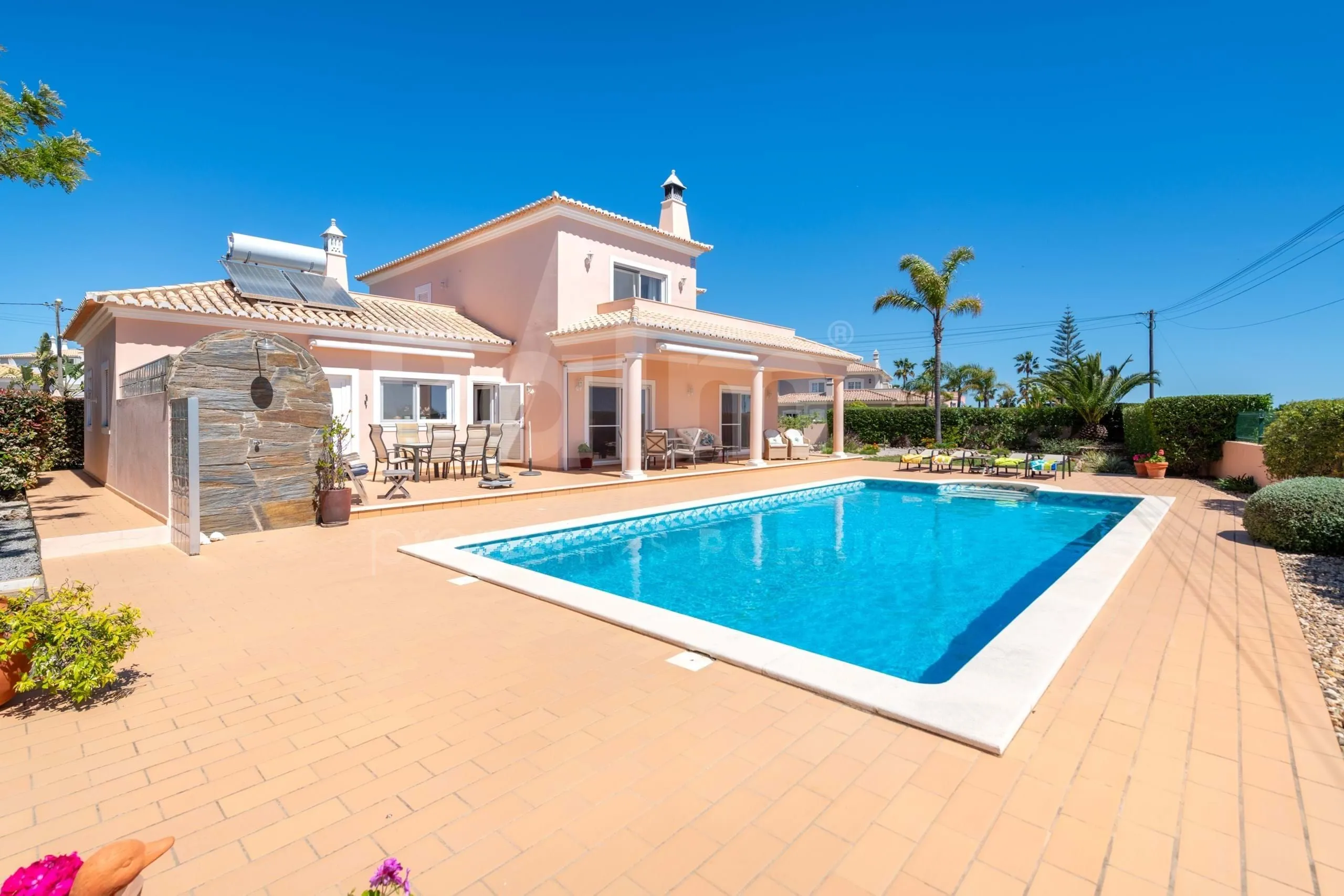 Contemporary Algarve Villa with Pool and Garden Near Porches' Coastline - Image 1