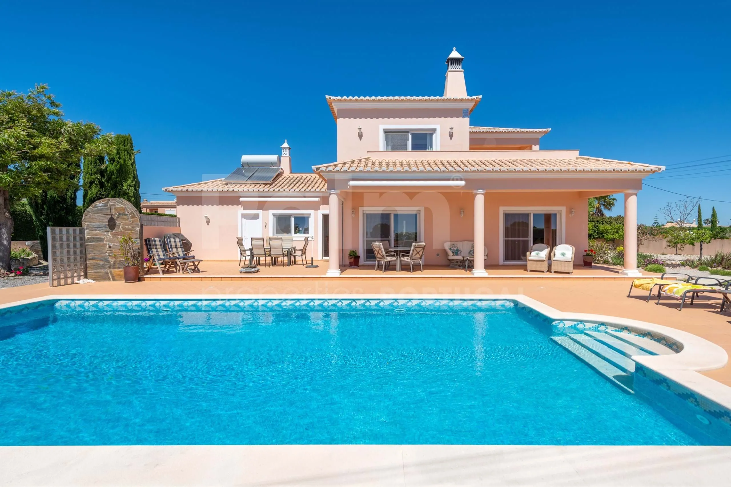 Contemporary Algarve Villa with Pool and Garden Near Porches' Coastline - Image 2