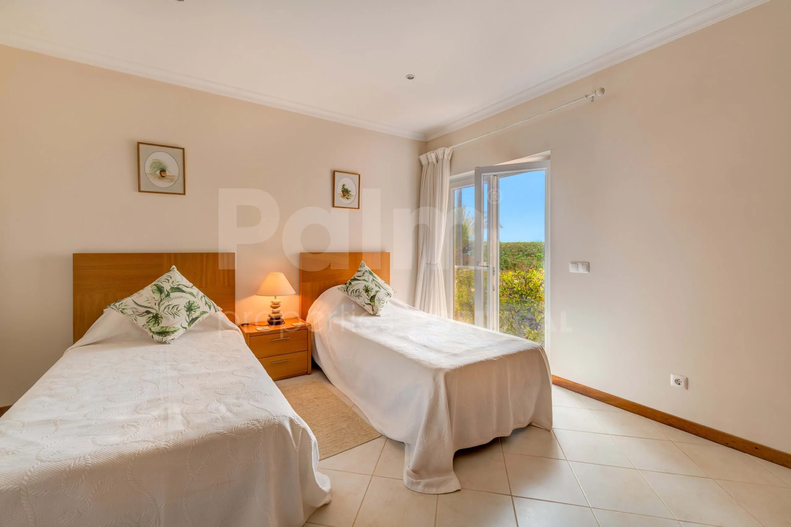 Contemporary Algarve Villa with Pool and Garden Near Porches' Coastline - View image 15 of 57