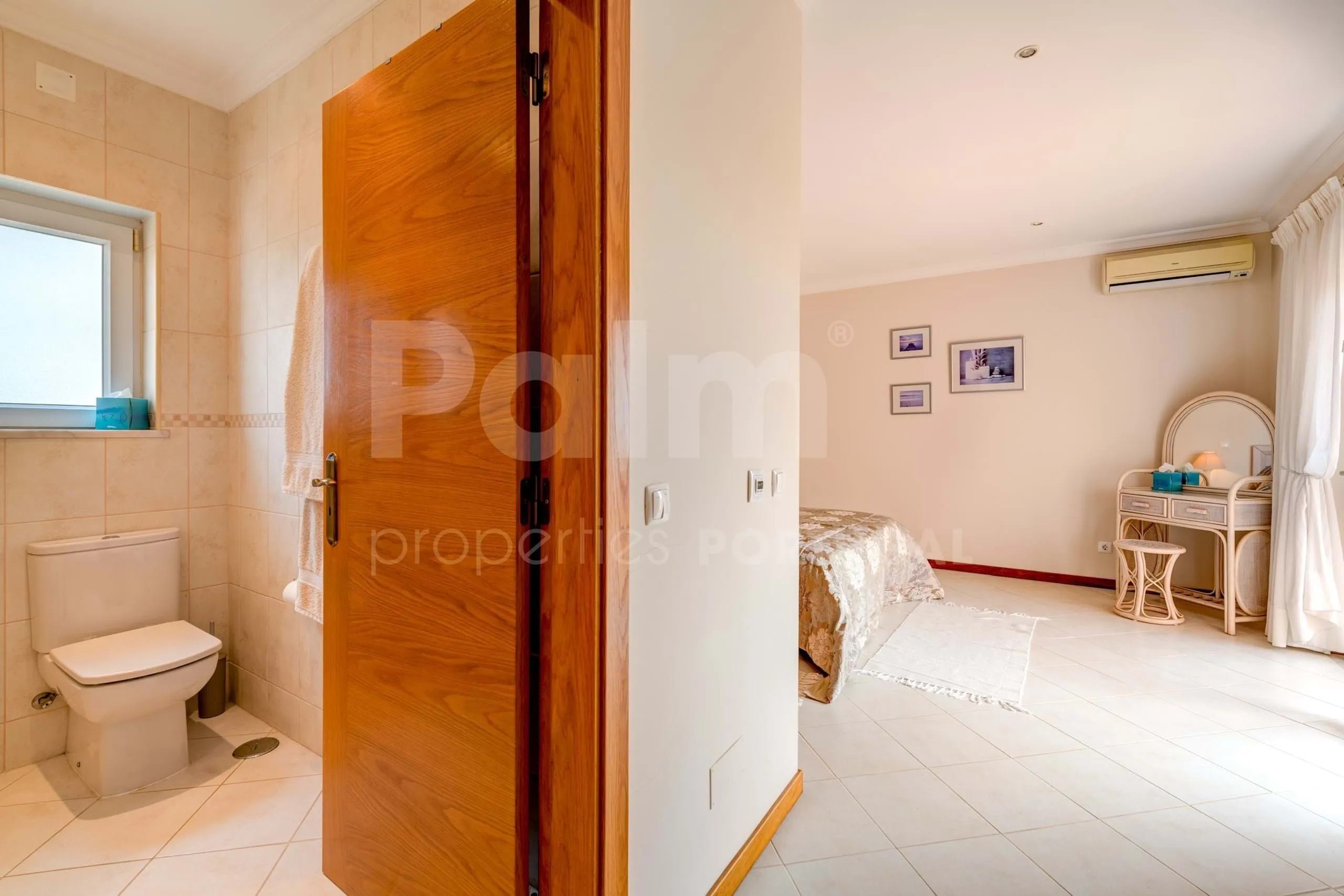 Contemporary Algarve Villa with Pool and Garden Near Porches' Coastline - View image 22 of 57