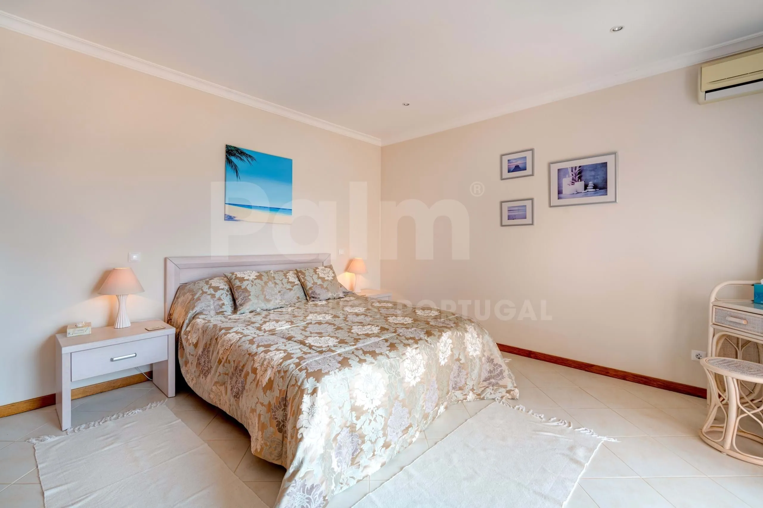 Contemporary Algarve Villa with Pool and Garden Near Porches' Coastline - View image 23 of 57