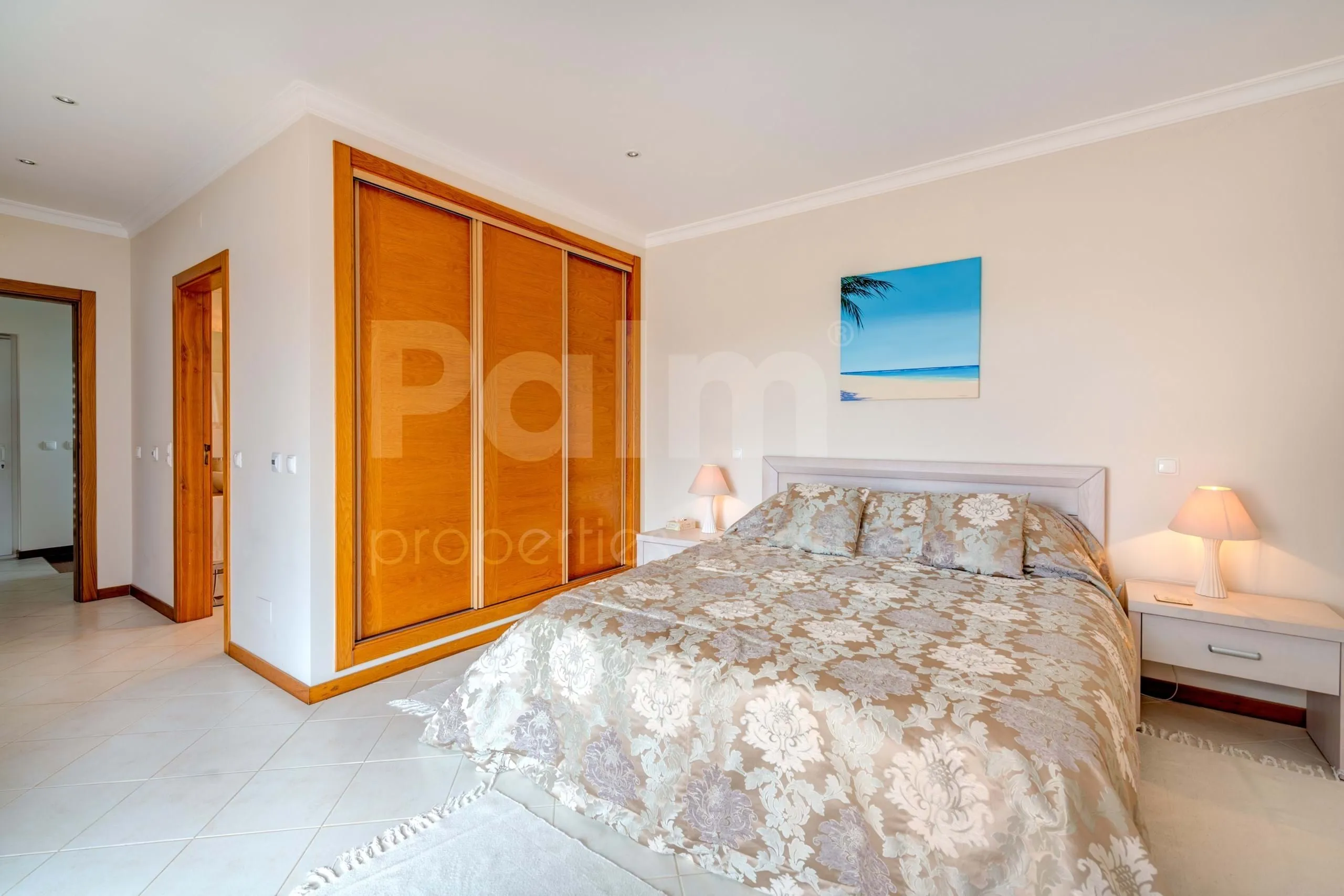 Contemporary Algarve Villa with Pool and Garden Near Porches' Coastline - View image 24 of 57