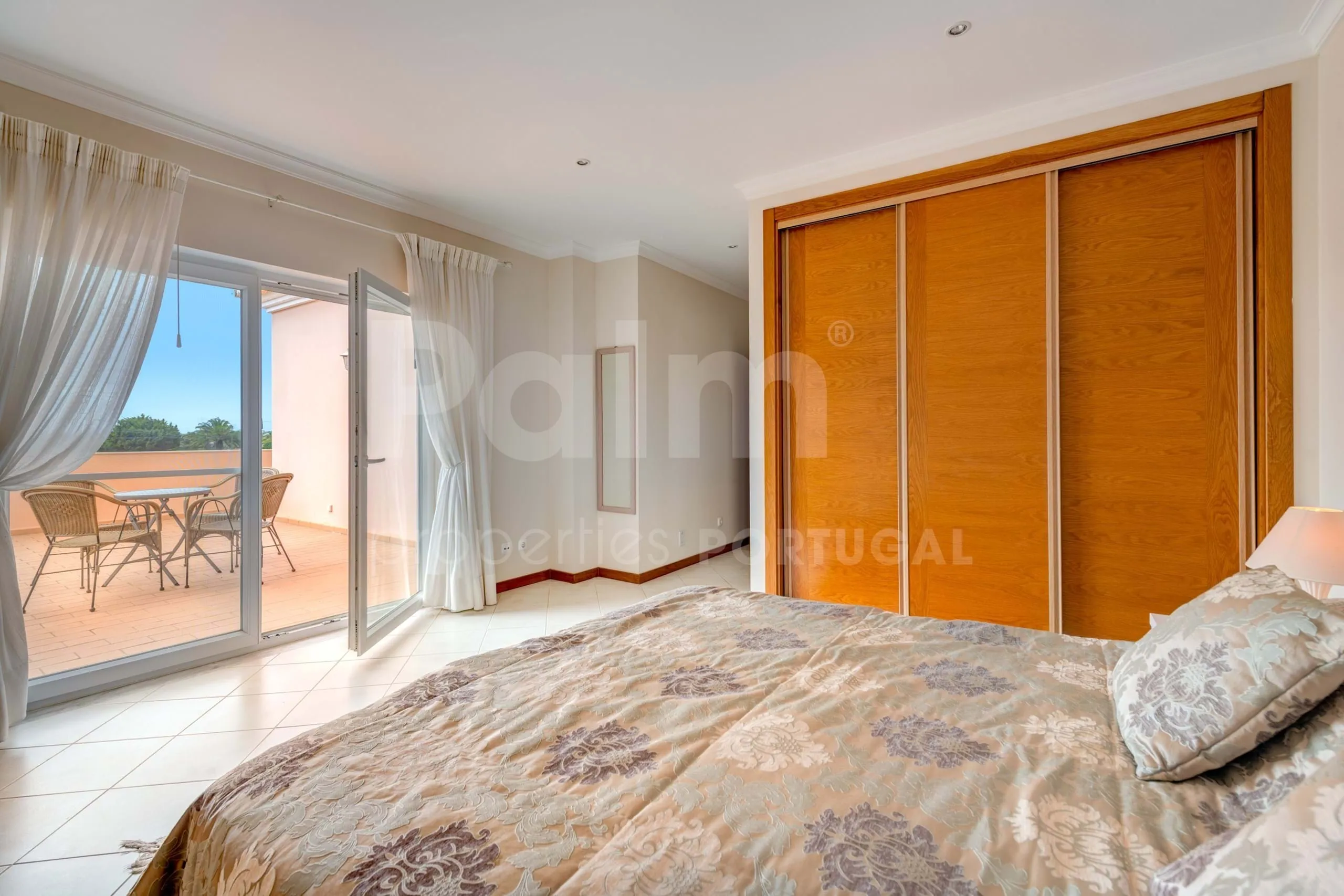 Contemporary Algarve Villa with Pool and Garden Near Porches' Coastline - View image 25 of 57