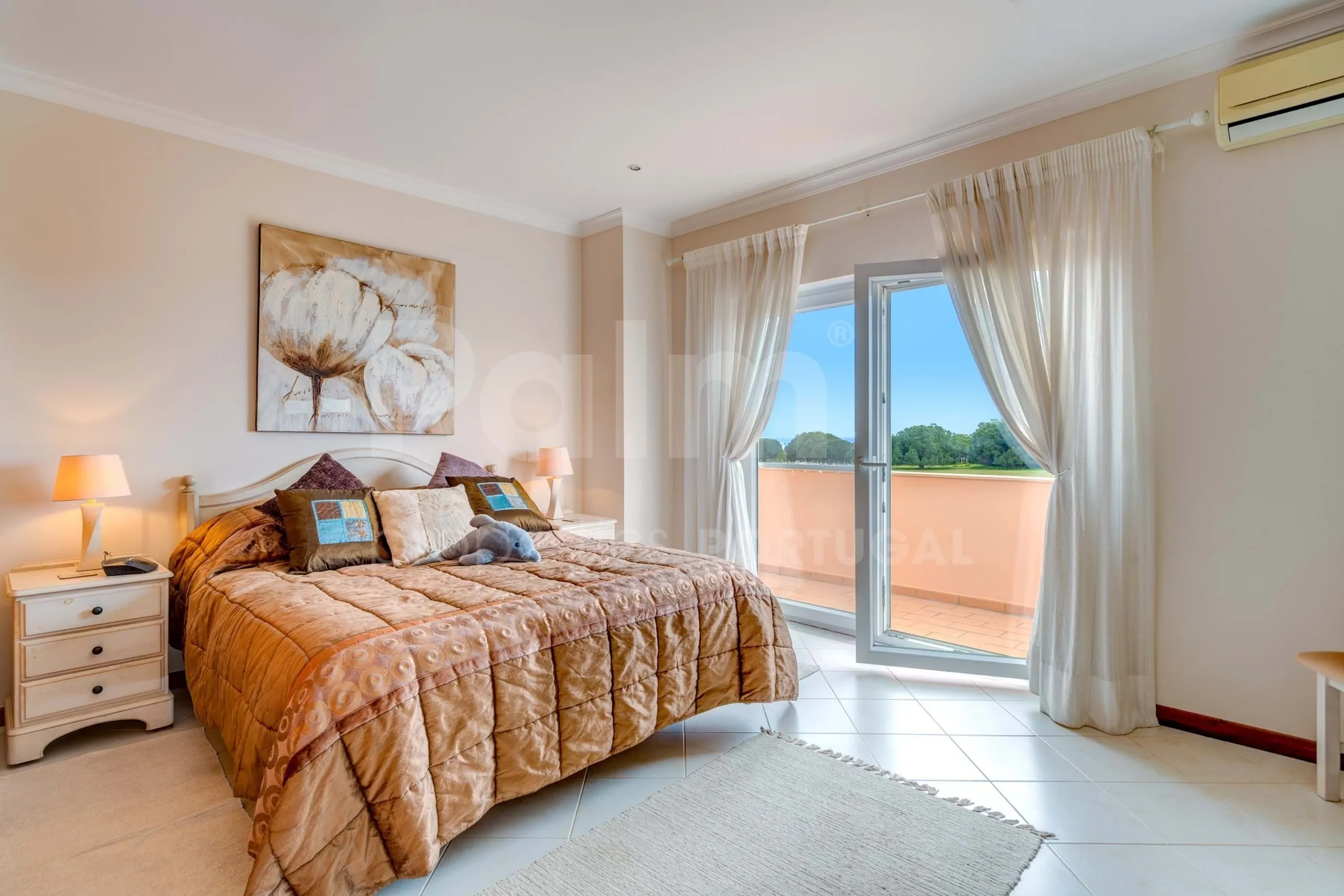 Contemporary Algarve Villa with Pool and Garden Near Porches' Coastline - View image 29 of 57