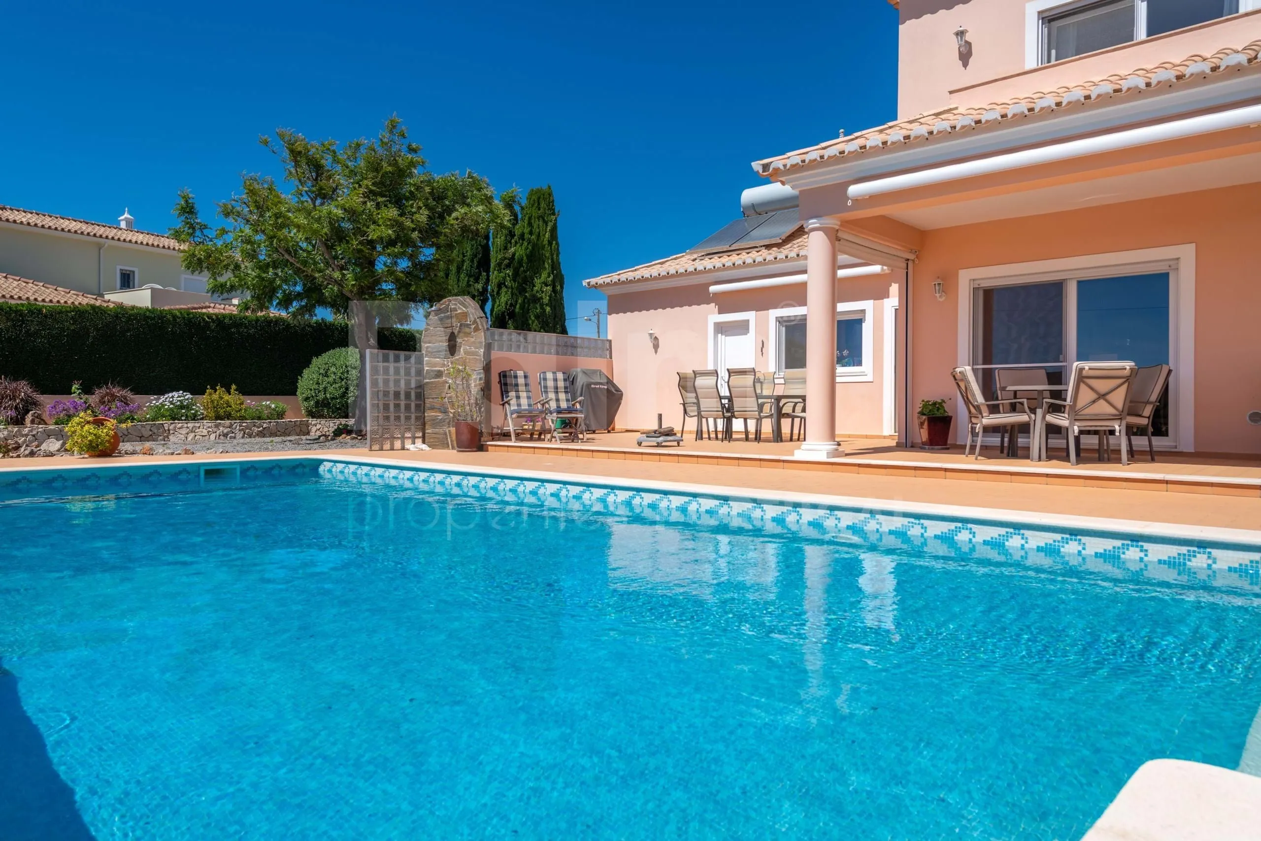 Contemporary Algarve Villa with Pool and Garden Near Porches' Coastline - View image 32 of 57