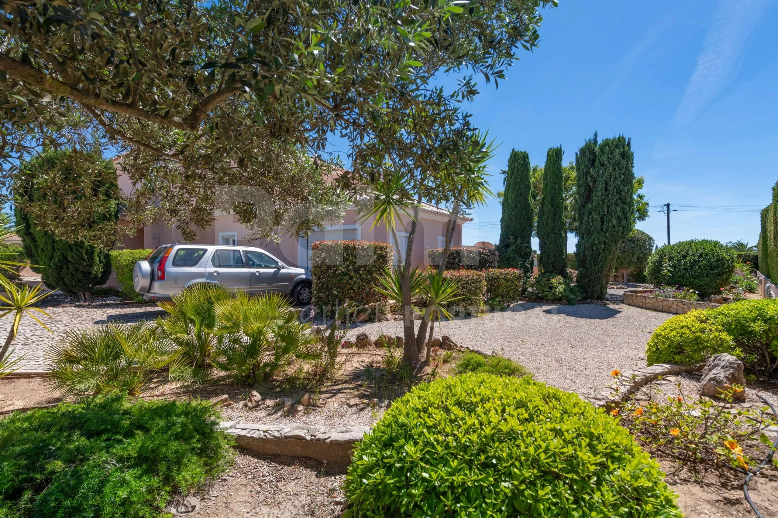 Contemporary Algarve Villa with Pool and Garden Near Porches' Coastline - View image 34 of 57