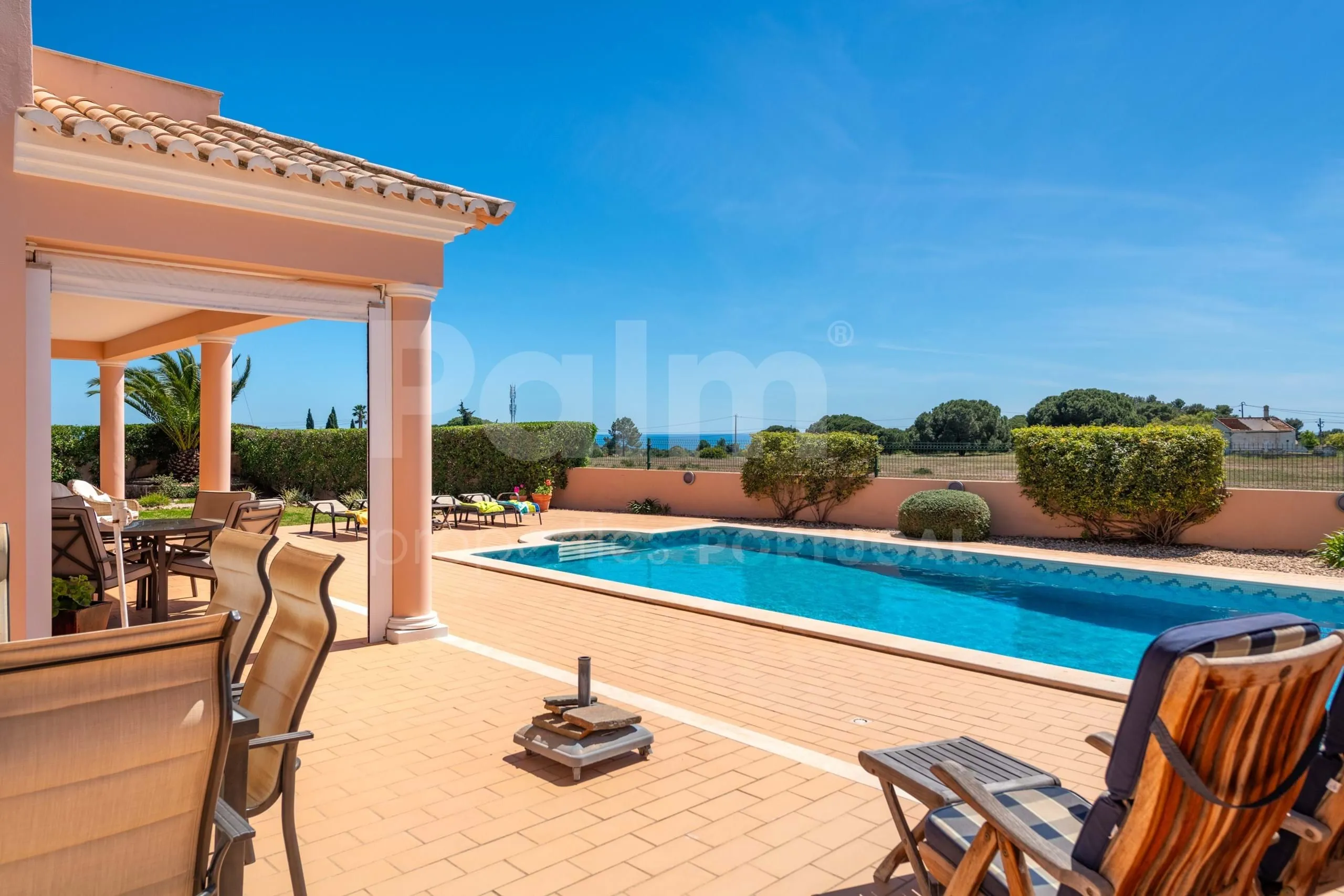 Contemporary Algarve Villa with Pool and Garden Near Porches' Coastline - View image 35 of 57