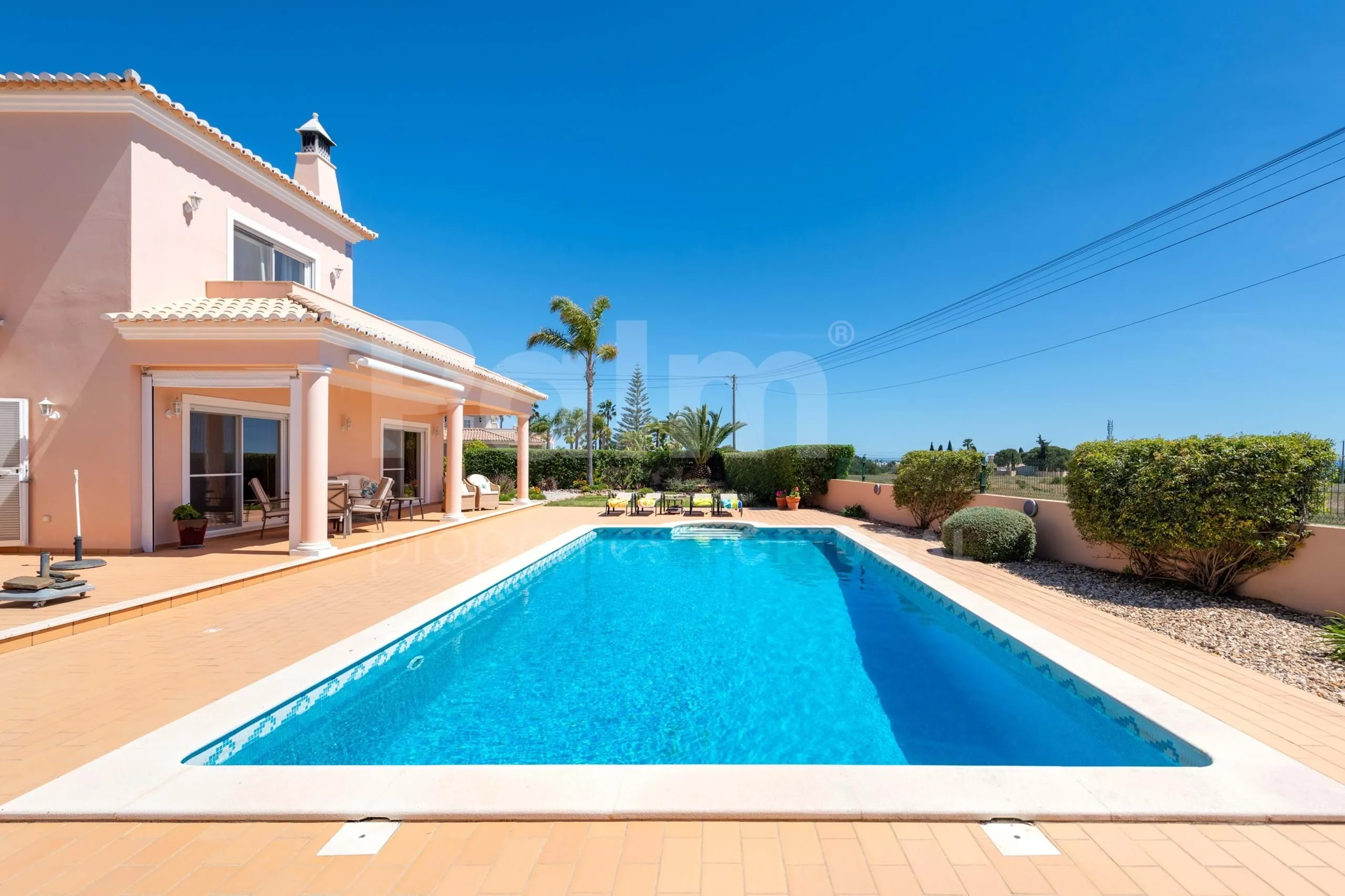 Contemporary Algarve Villa with Pool and Garden Near Porches' Coastline - View image 37 of 57