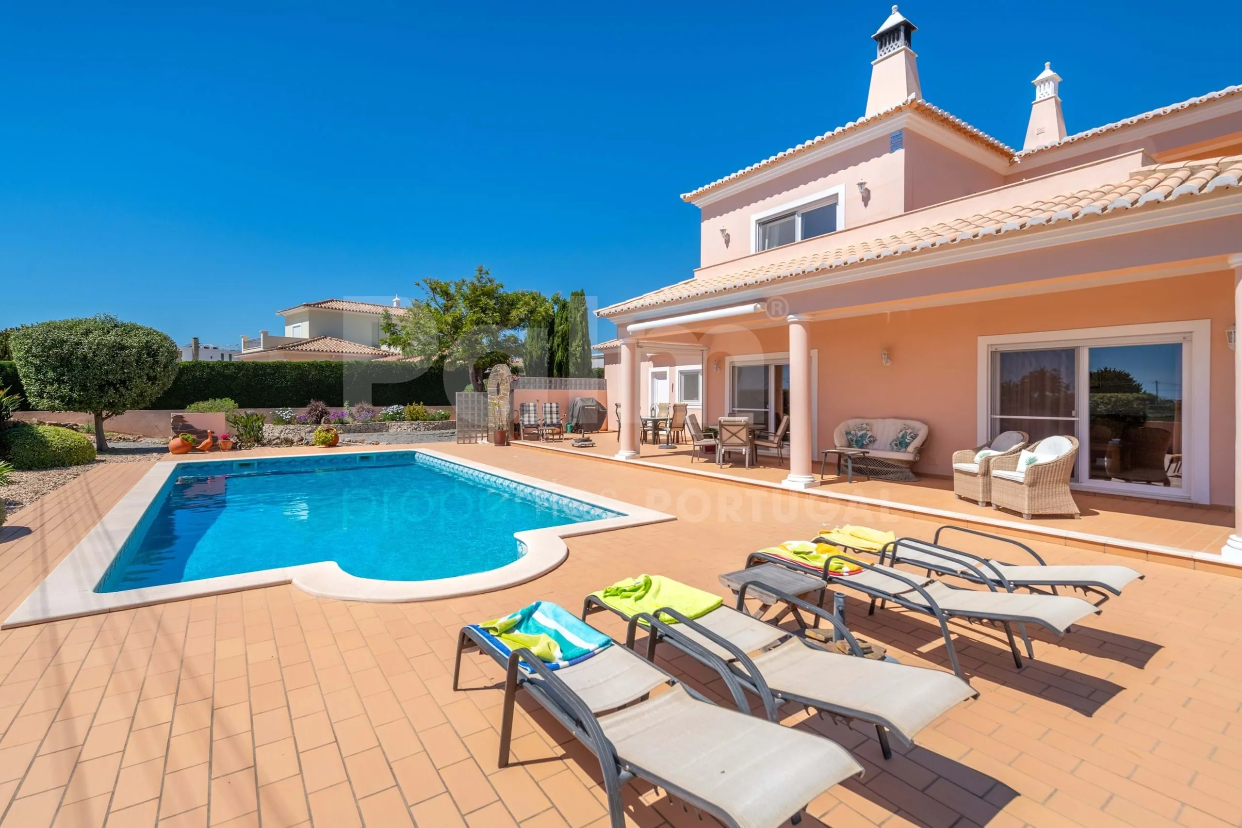 Contemporary Algarve Villa with Pool and Garden Near Porches' Coastline - View image 39 of 57