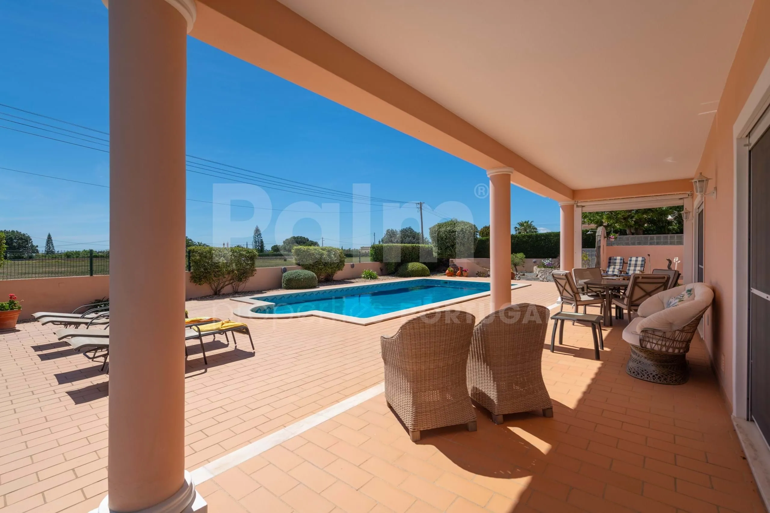 Contemporary Algarve Villa with Pool and Garden Near Porches' Coastline - View image 41 of 57