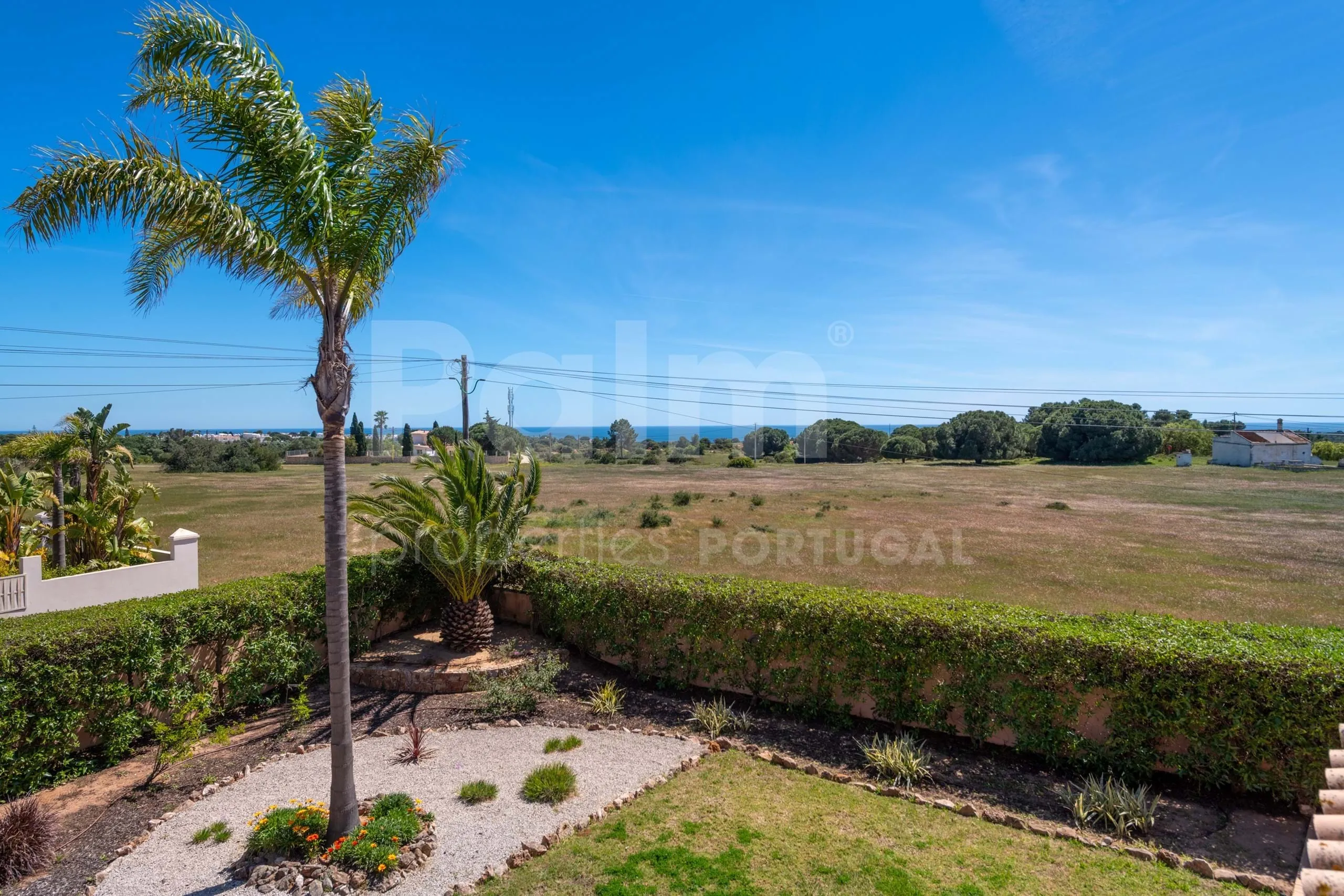 Contemporary Algarve Villa with Pool and Garden Near Porches' Coastline - View image 45 of 57
