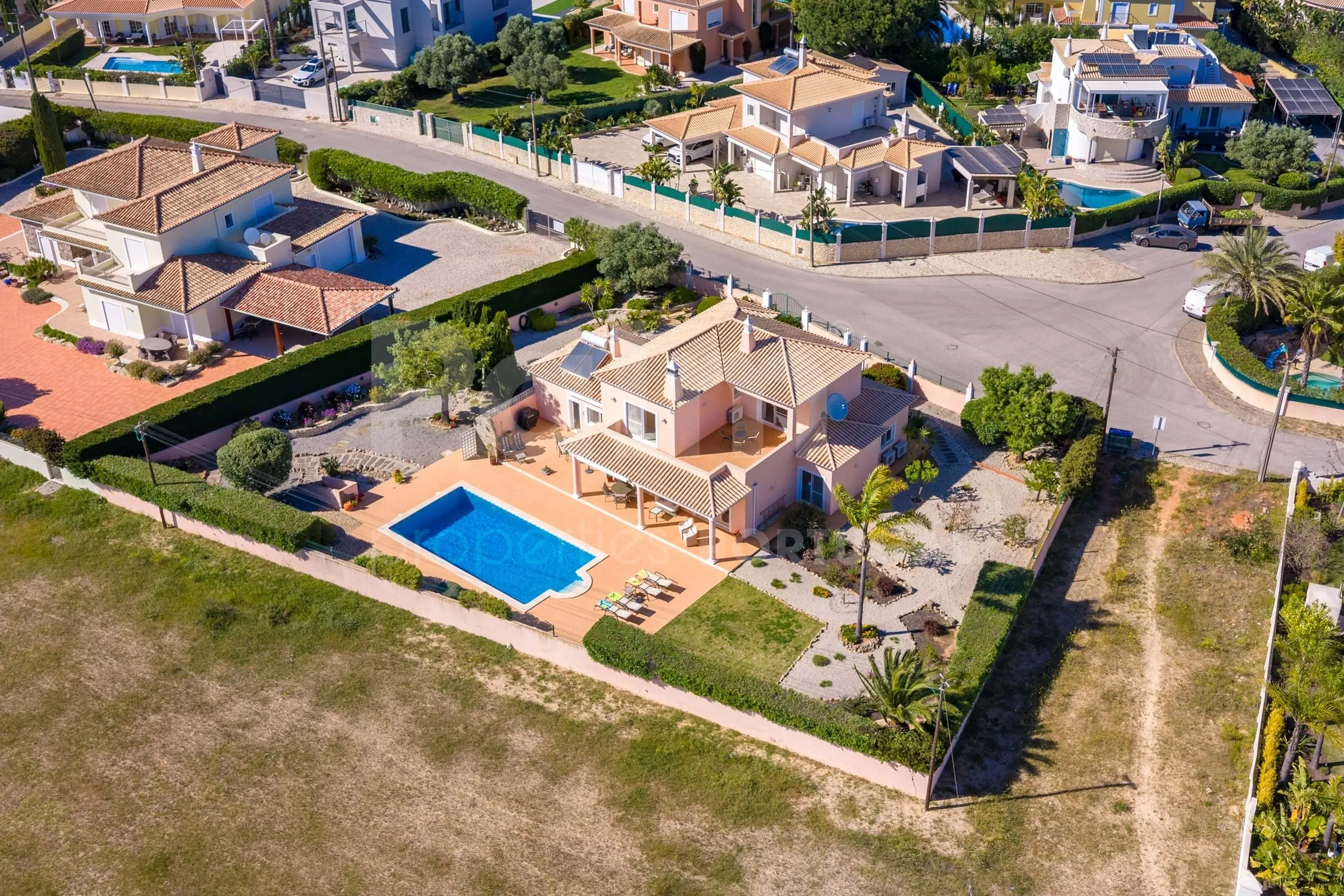 Contemporary Algarve Villa with Pool and Garden Near Porches' Coastline - View image 46 of 57
