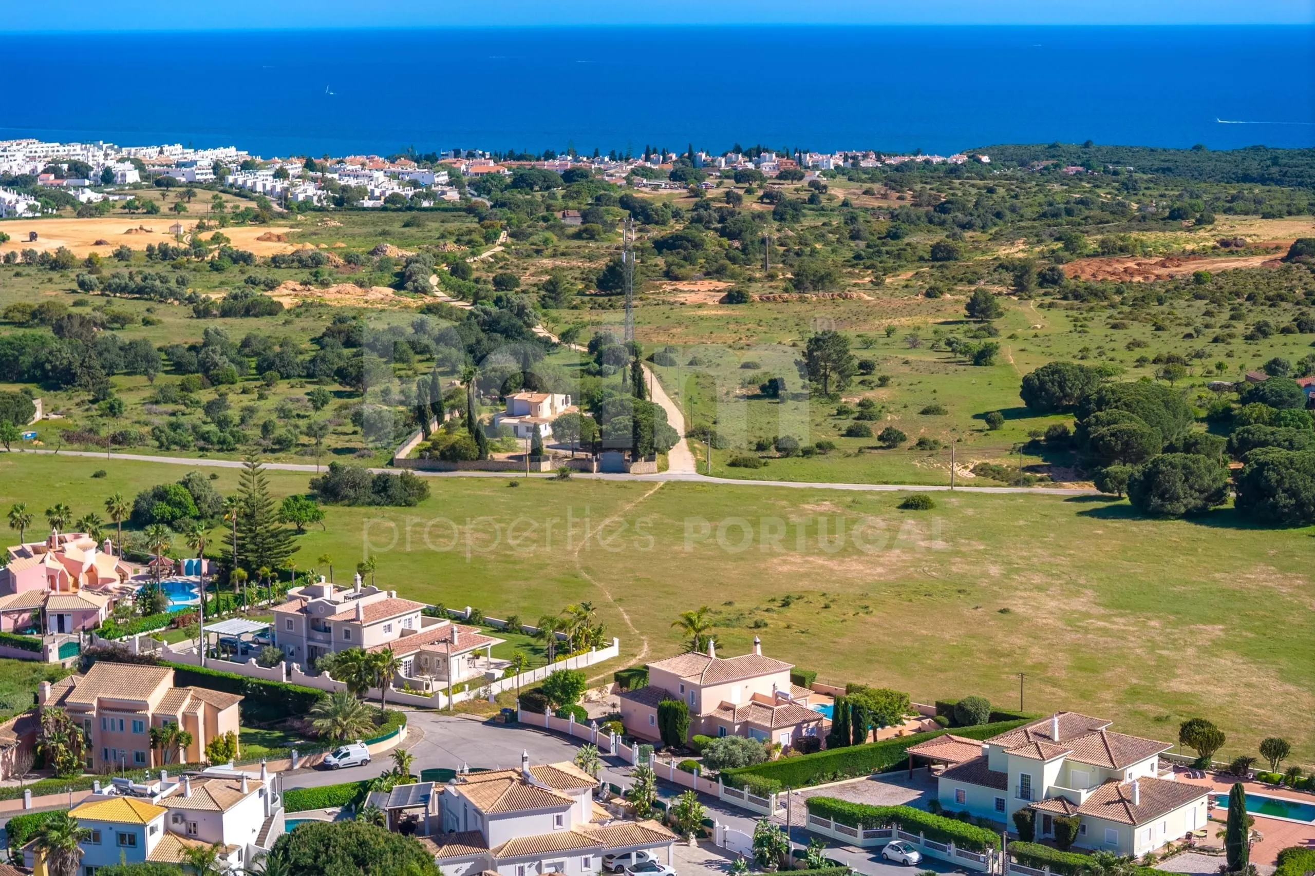 Contemporary Algarve Villa with Pool and Garden Near Porches' Coastline - View image 49 of 57