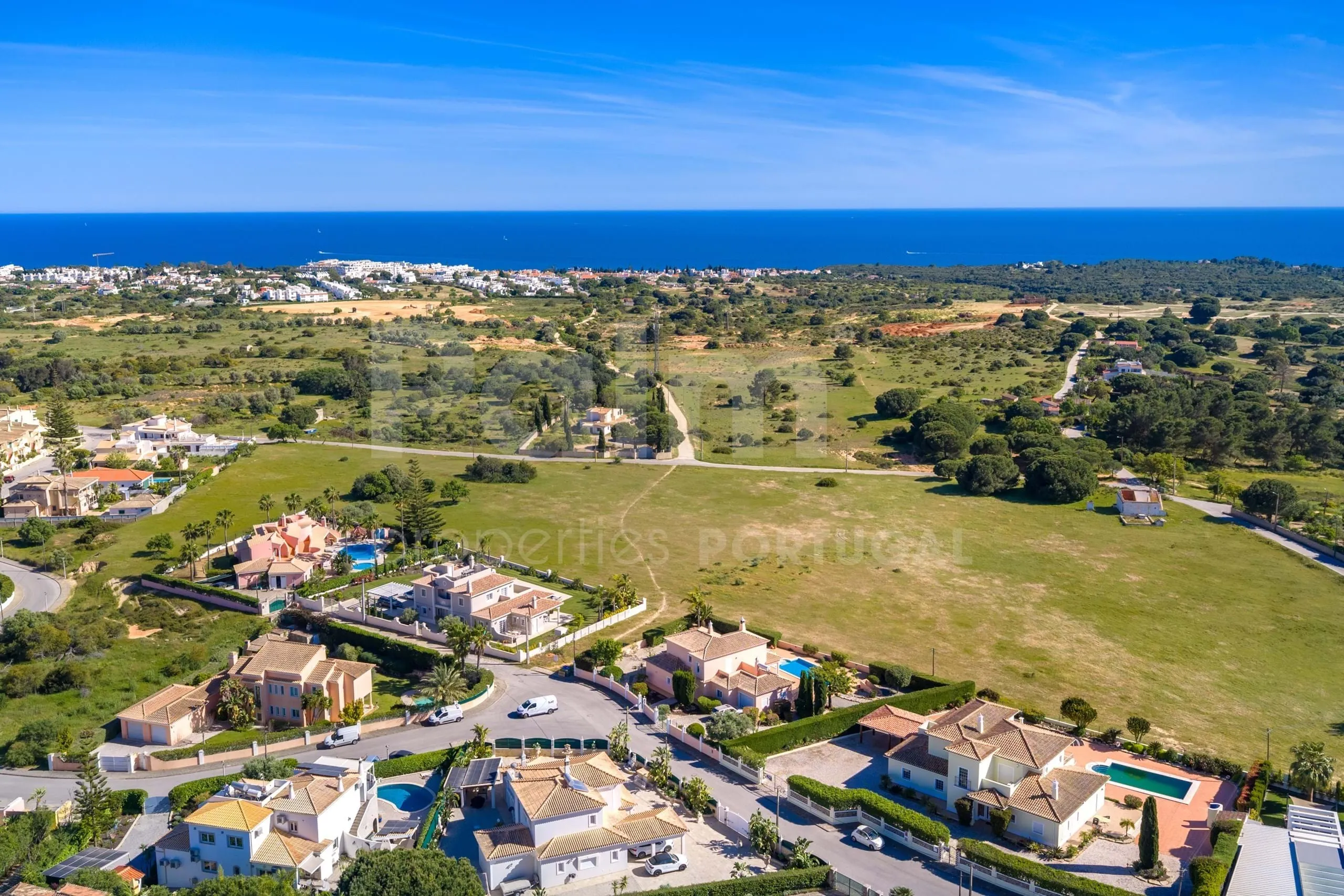 Contemporary Algarve Villa with Pool and Garden Near Porches' Coastline - View image 50 of 57