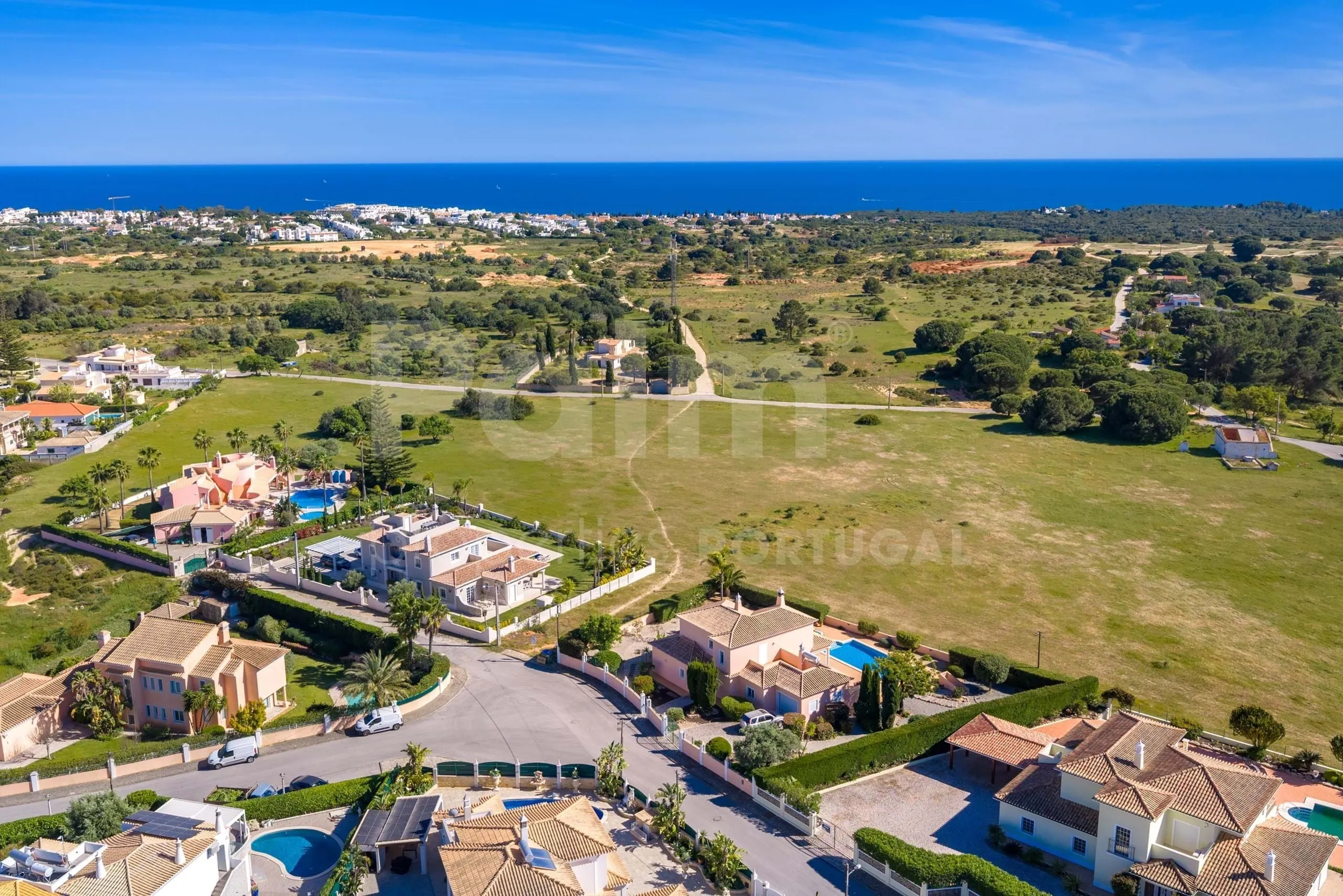 Contemporary Algarve Villa with Pool and Garden Near Porches' Coastline - View image 51 of 57