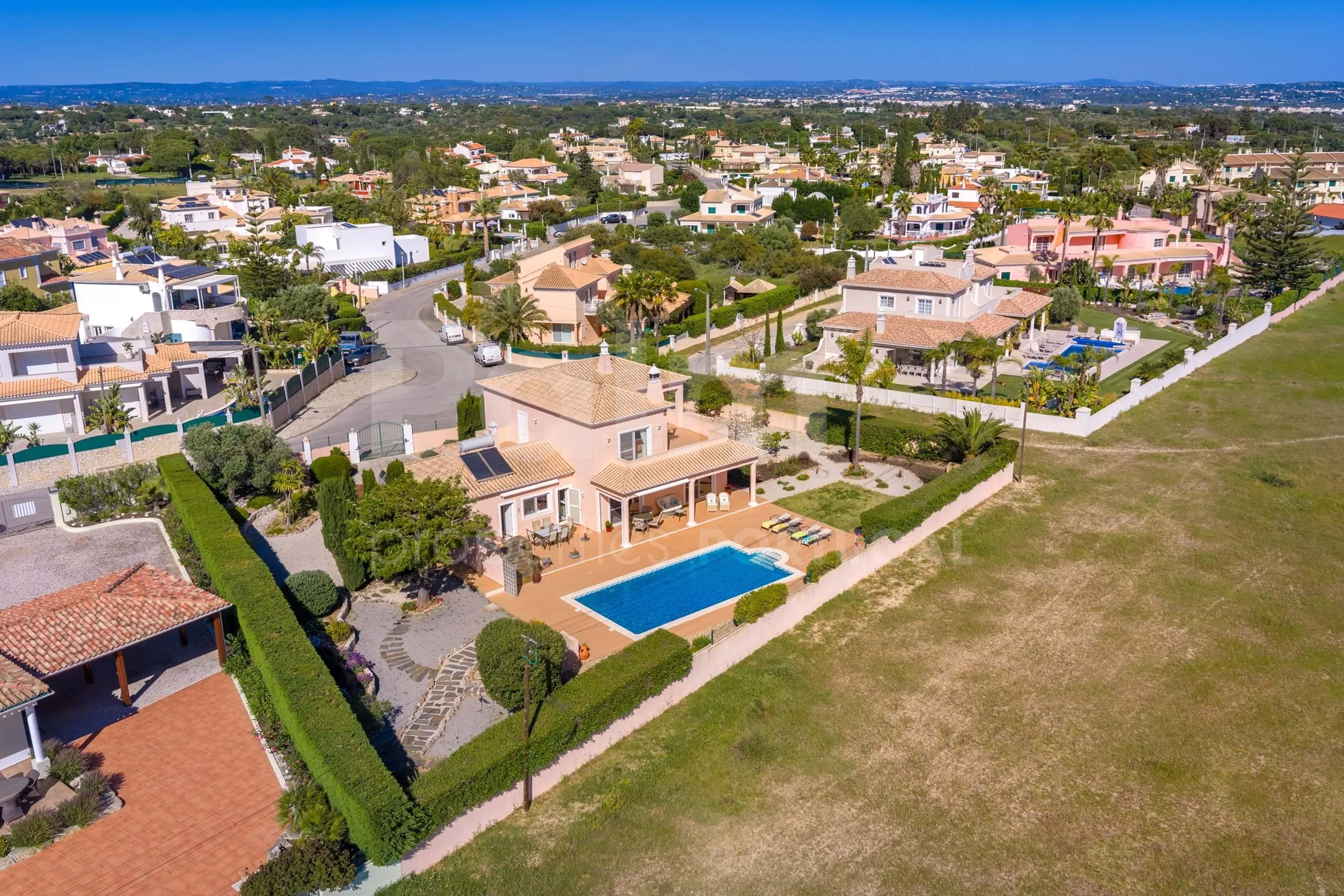 Contemporary Algarve Villa with Pool and Garden Near Porches' Coastline - View image 54 of 57