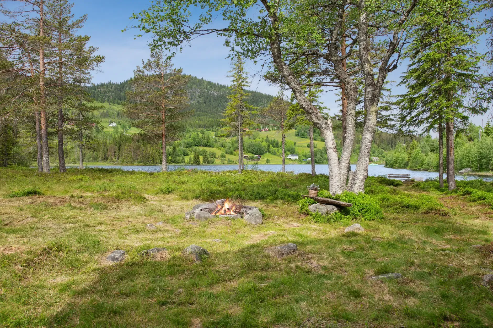 Compact 1980s Country House on Expansive Lot Near Seljord's Scenic Waters - View image 7 of 35