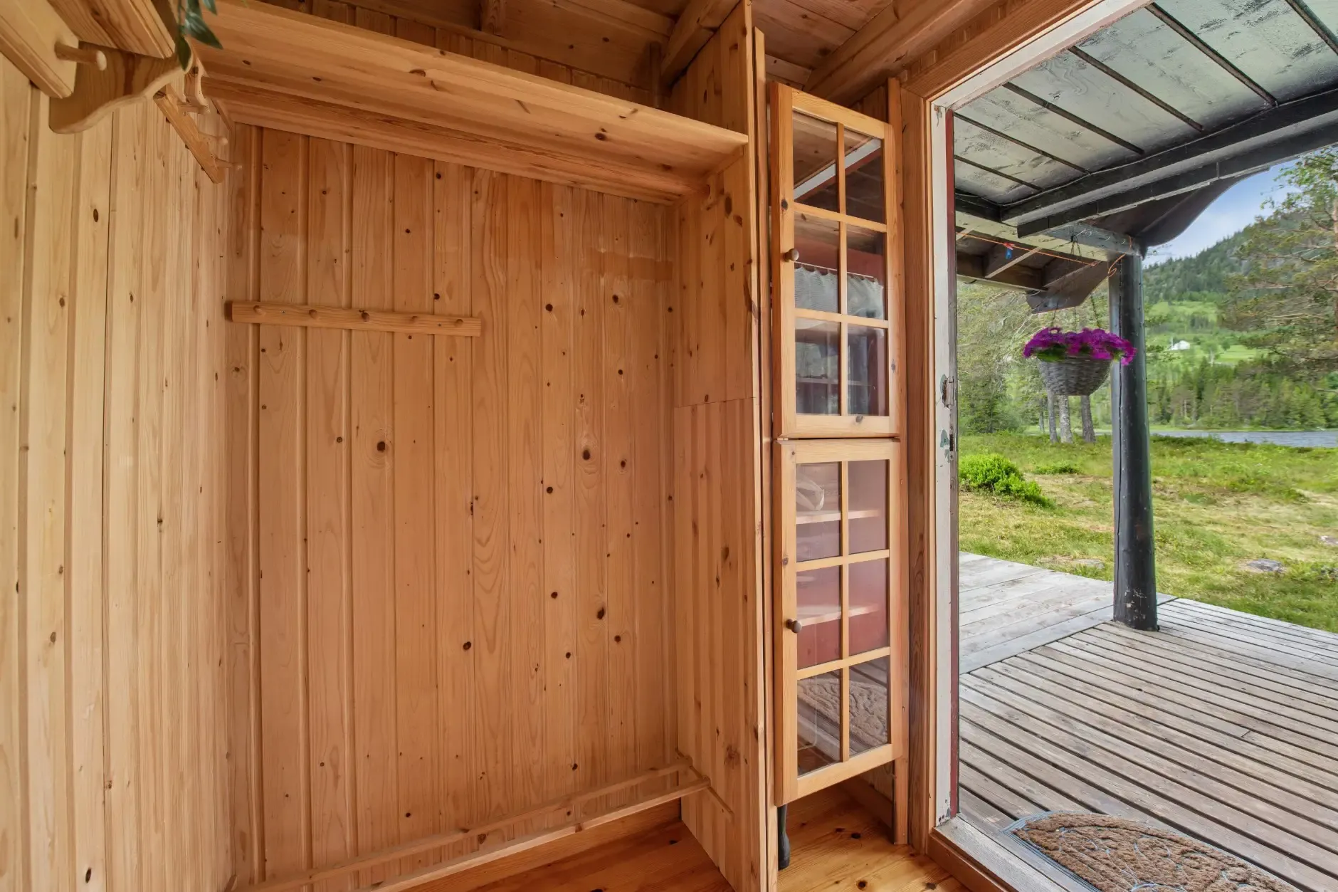 Compact 1980s Country House on Expansive Lot Near Seljord's Scenic Waters - View image 12 of 35