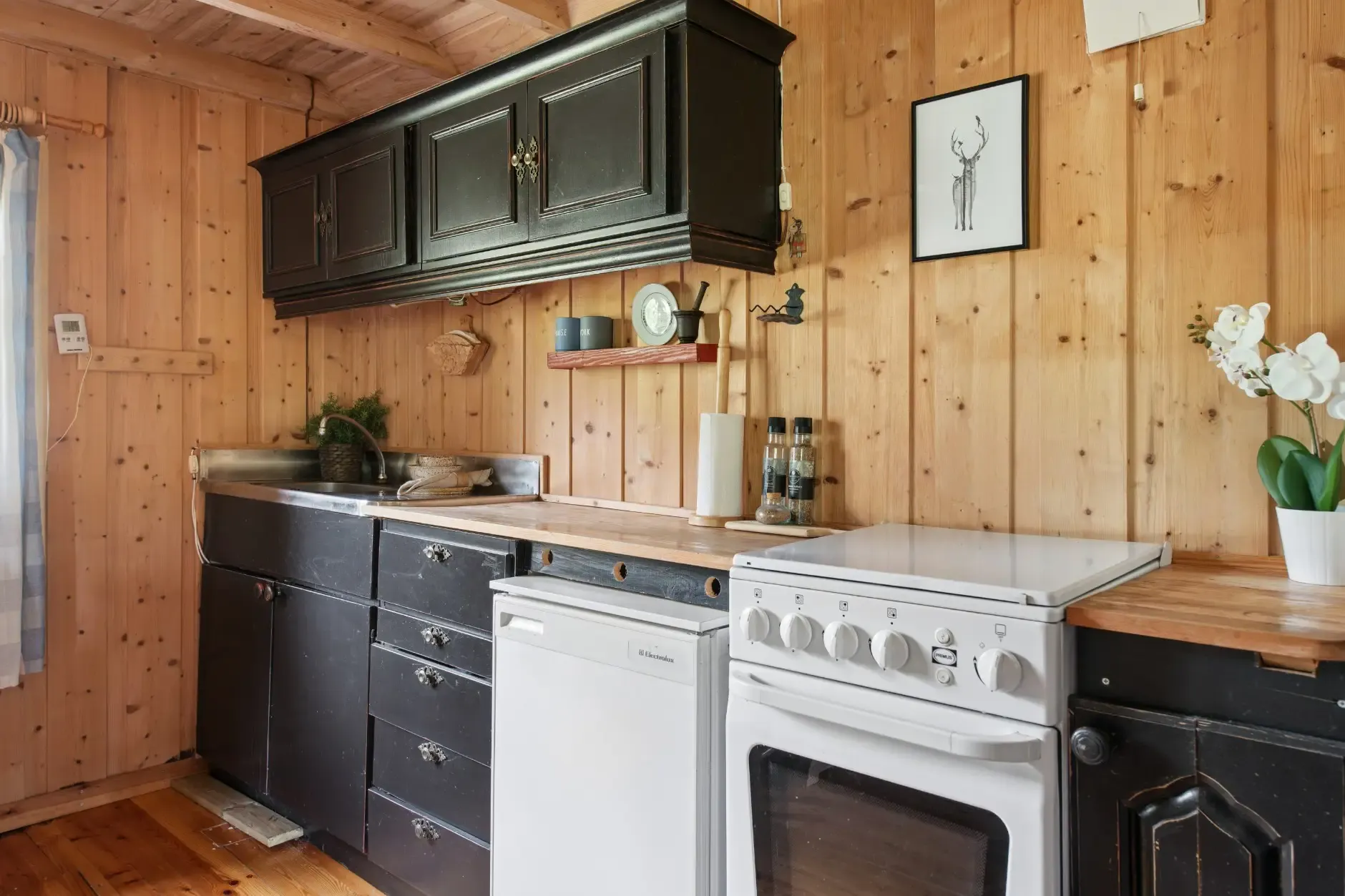 Compact 1980s Country House on Expansive Lot Near Seljord's Scenic Waters - View image 18 of 35