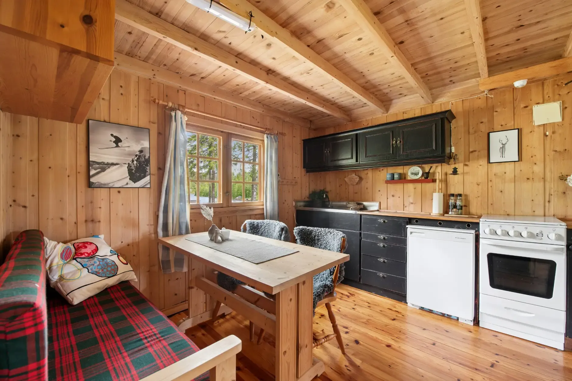 Compact 1980s Country House on Expansive Lot Near Seljord's Scenic Waters - View image 19 of 35