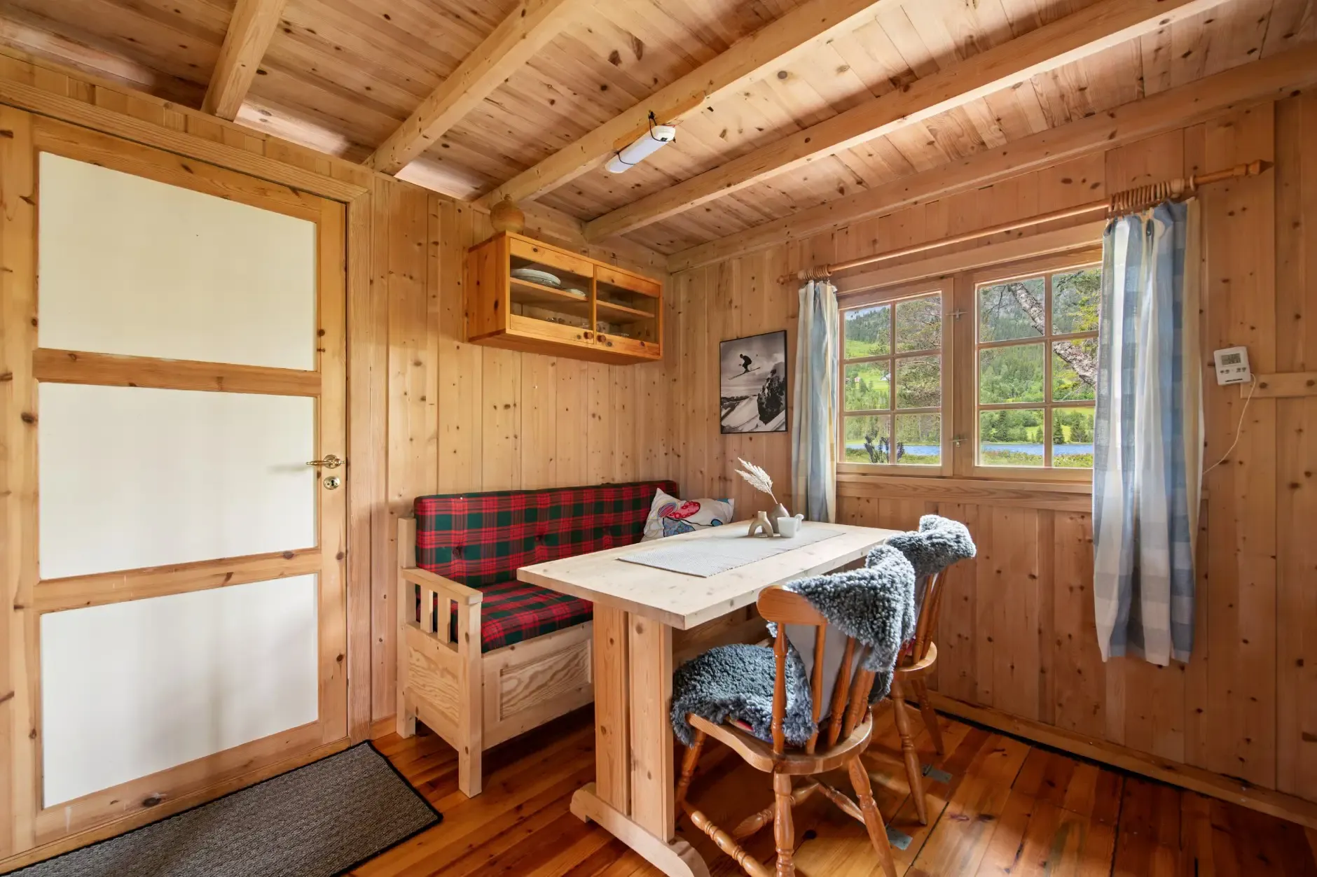 Compact 1980s Country House on Expansive Lot Near Seljord's Scenic Waters - View image 20 of 35