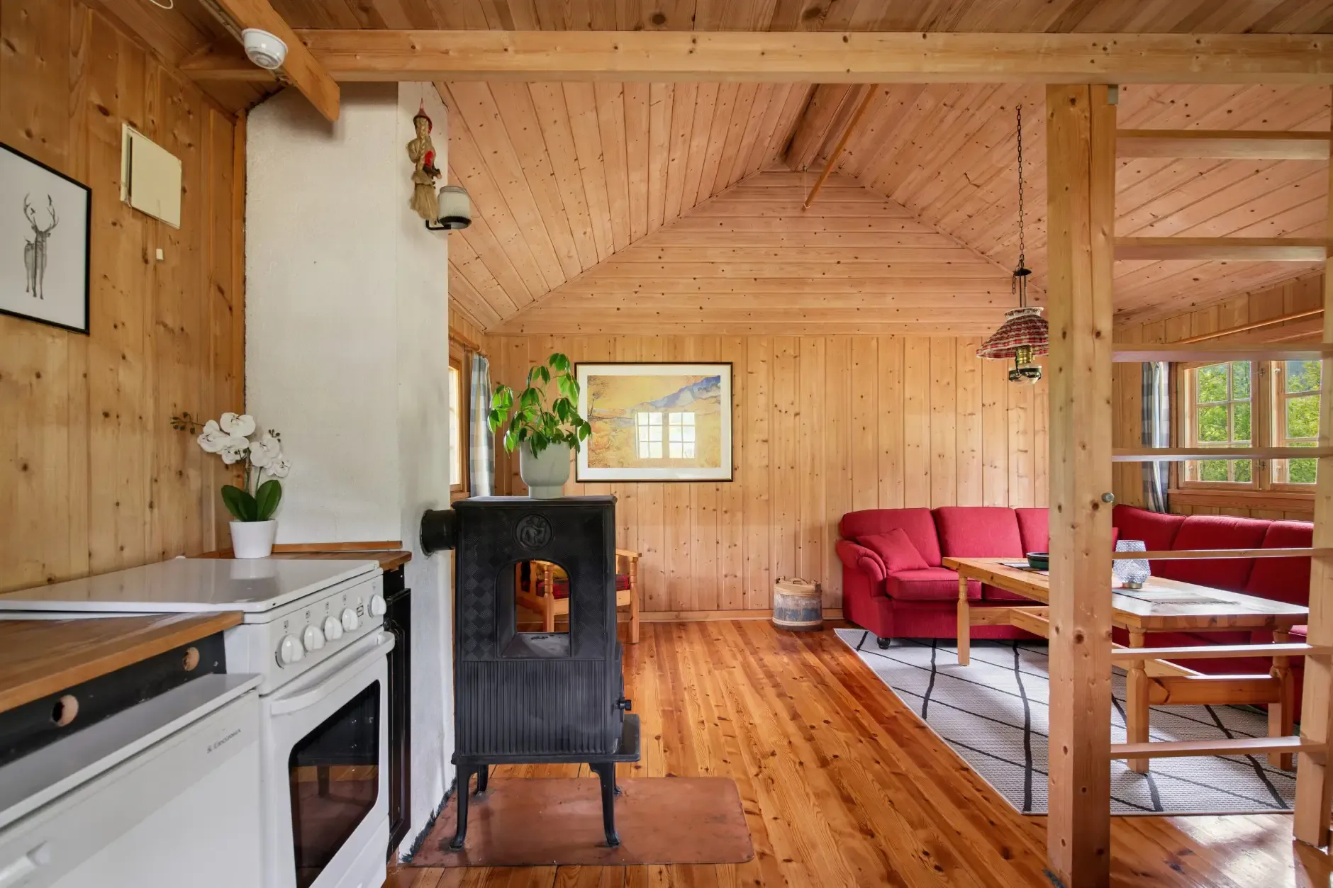 Compact 1980s Country House on Expansive Lot Near Seljord's Scenic Waters - View image 21 of 35