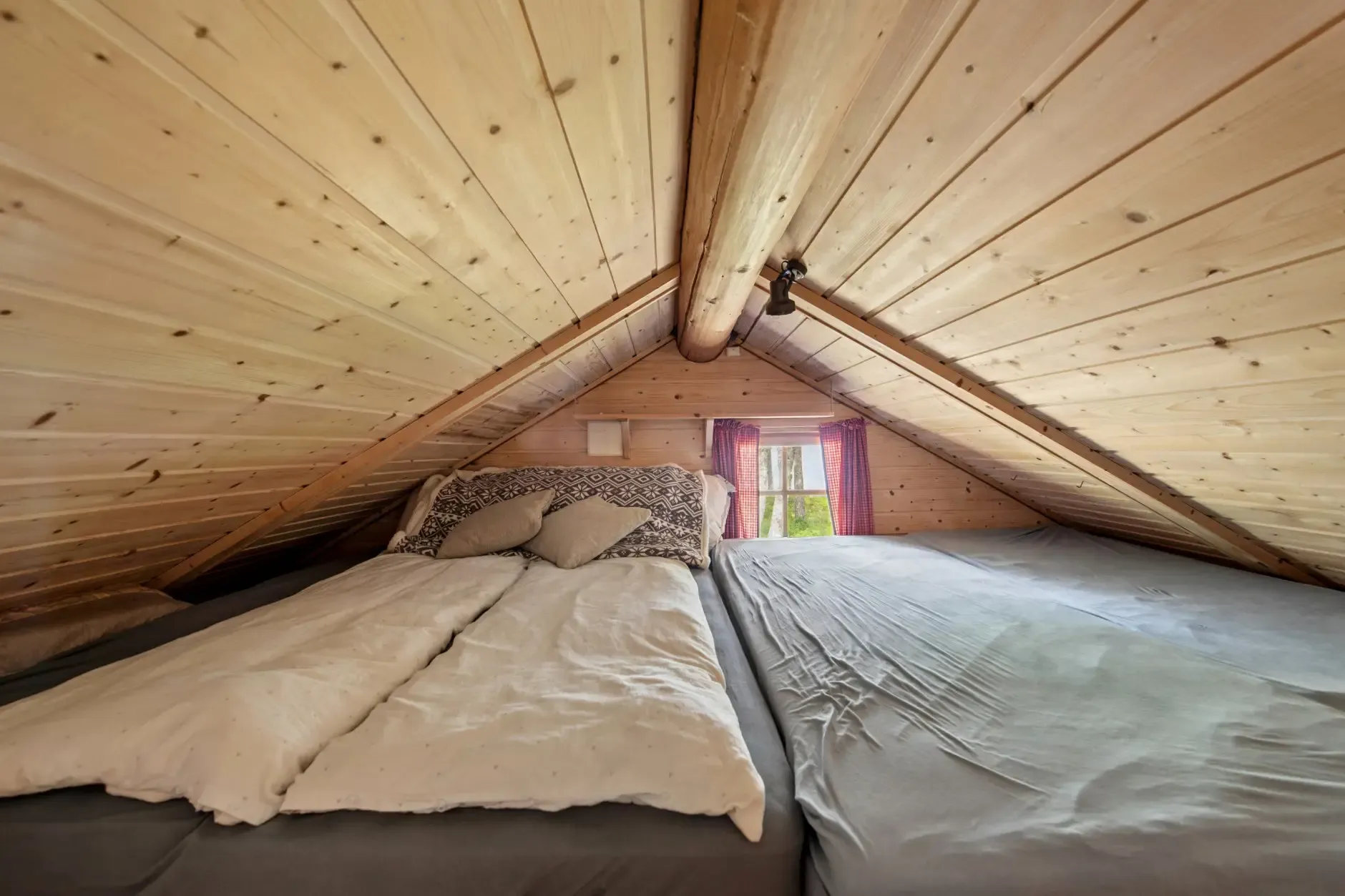 Compact 1980s Country House on Expansive Lot Near Seljord's Scenic Waters - View image 23 of 35