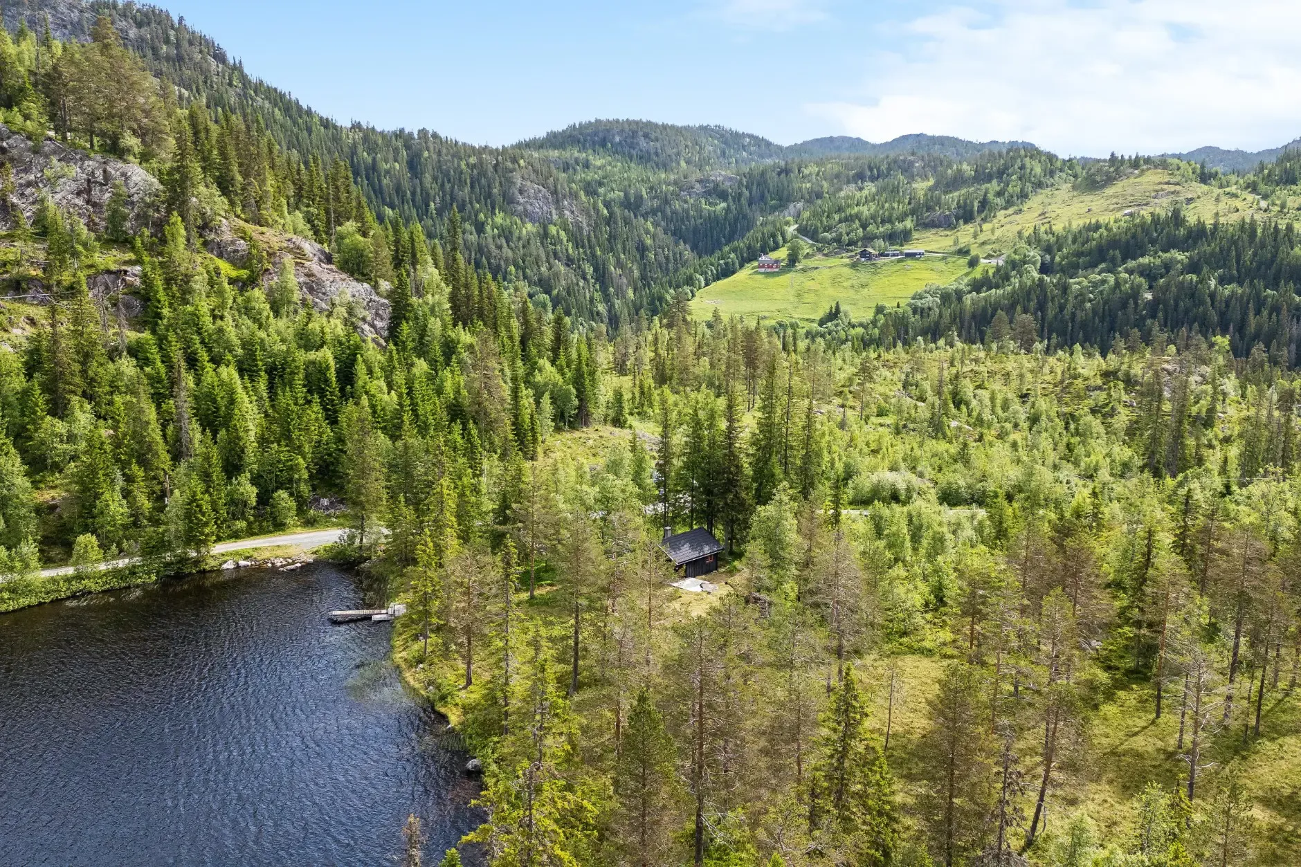 Compact 1980s Country House on Expansive Lot Near Seljord's Scenic Waters - View image 30 of 35