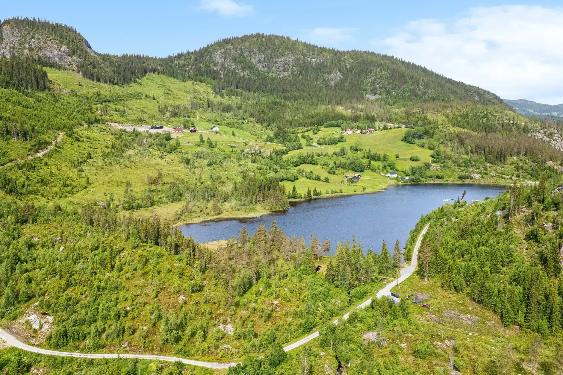 Compact 1980s Country House on Expansive Lot Near Seljord's Scenic Waters - View image 31 of 35