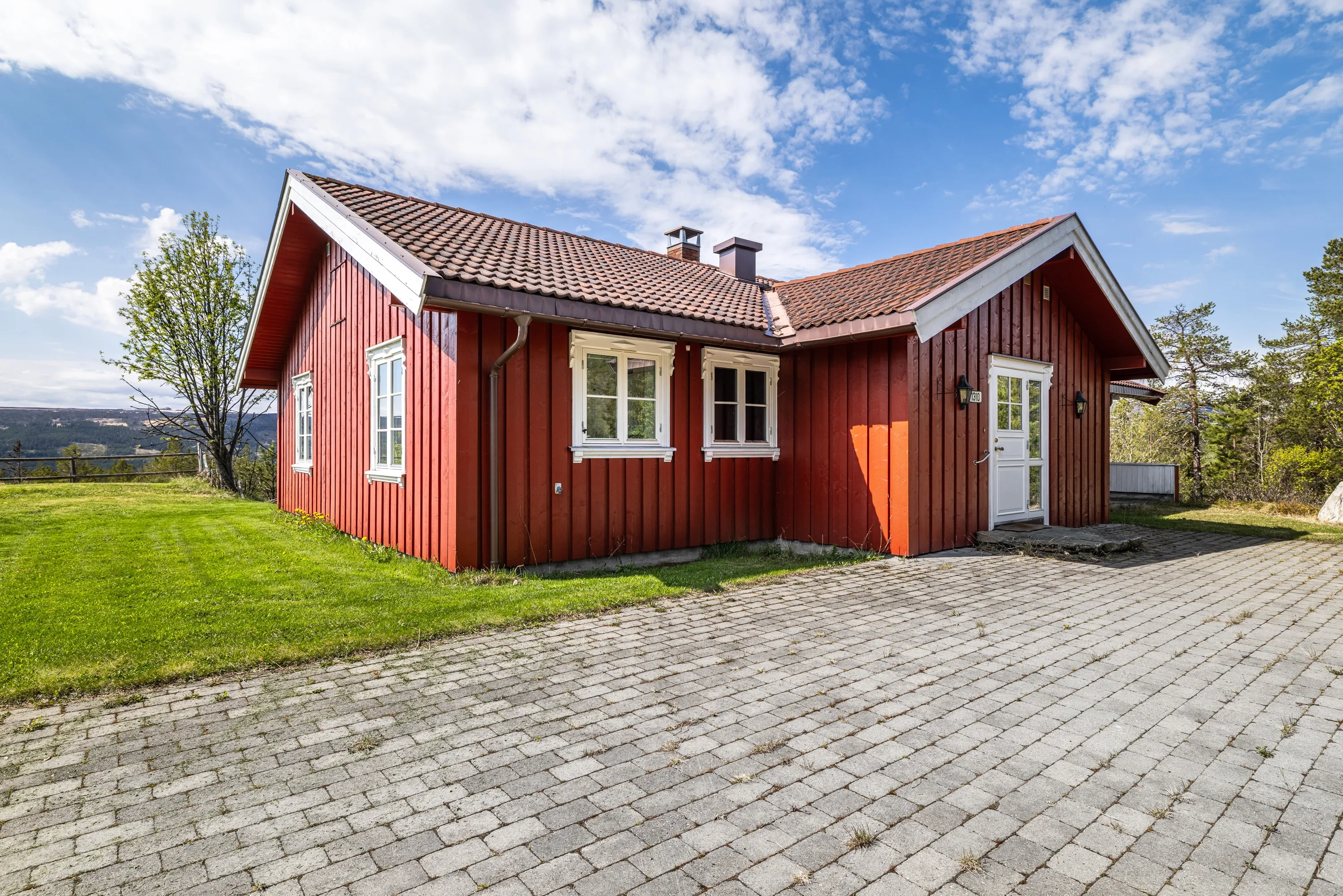 Spacious 3-Bedroom House with Terrace and Garden in Scenic Hemsedal - Image 2