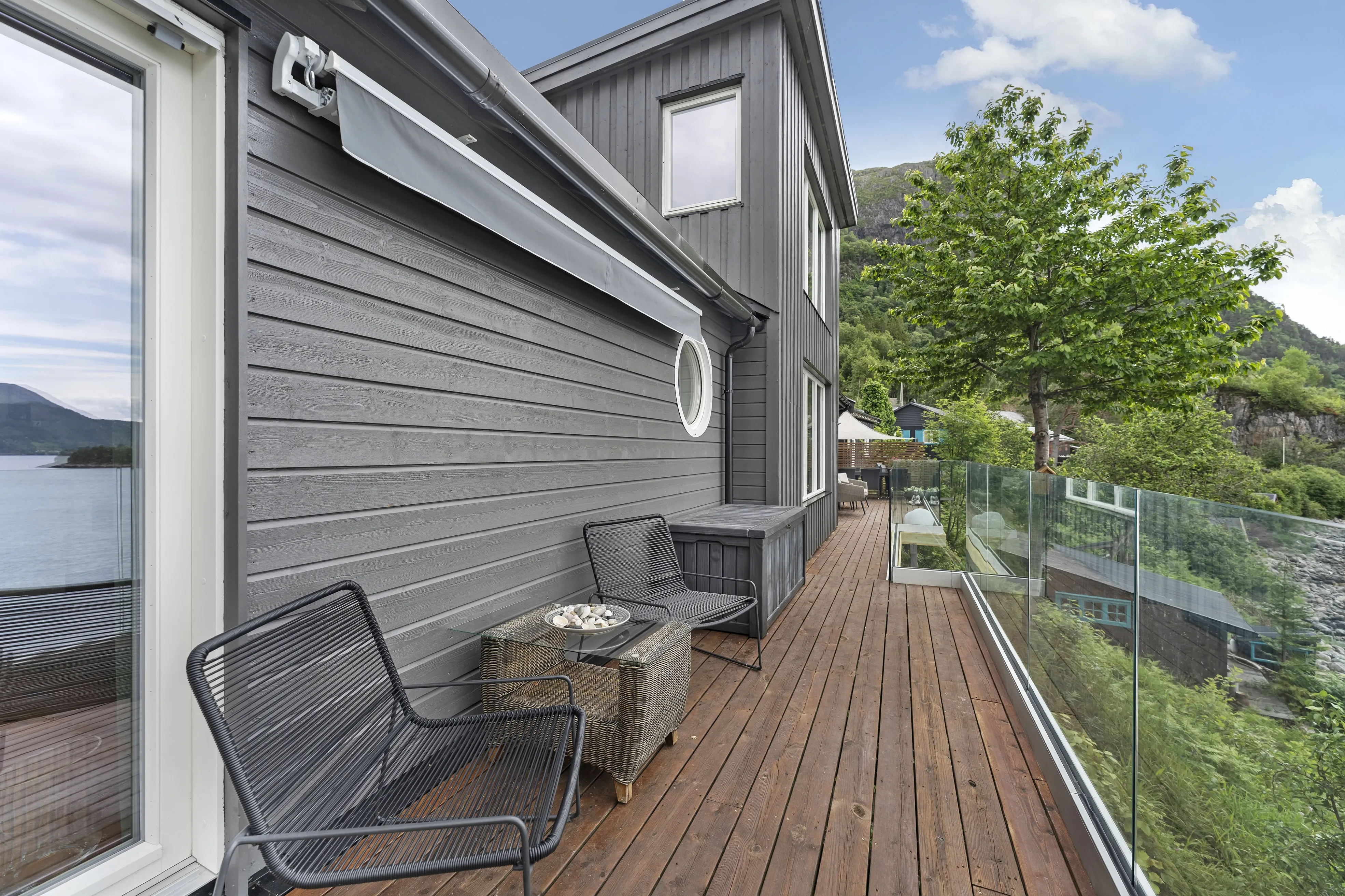 Norwegian Coast Cabin with Expansive Terrace and Sea Access - View image 6 of 35