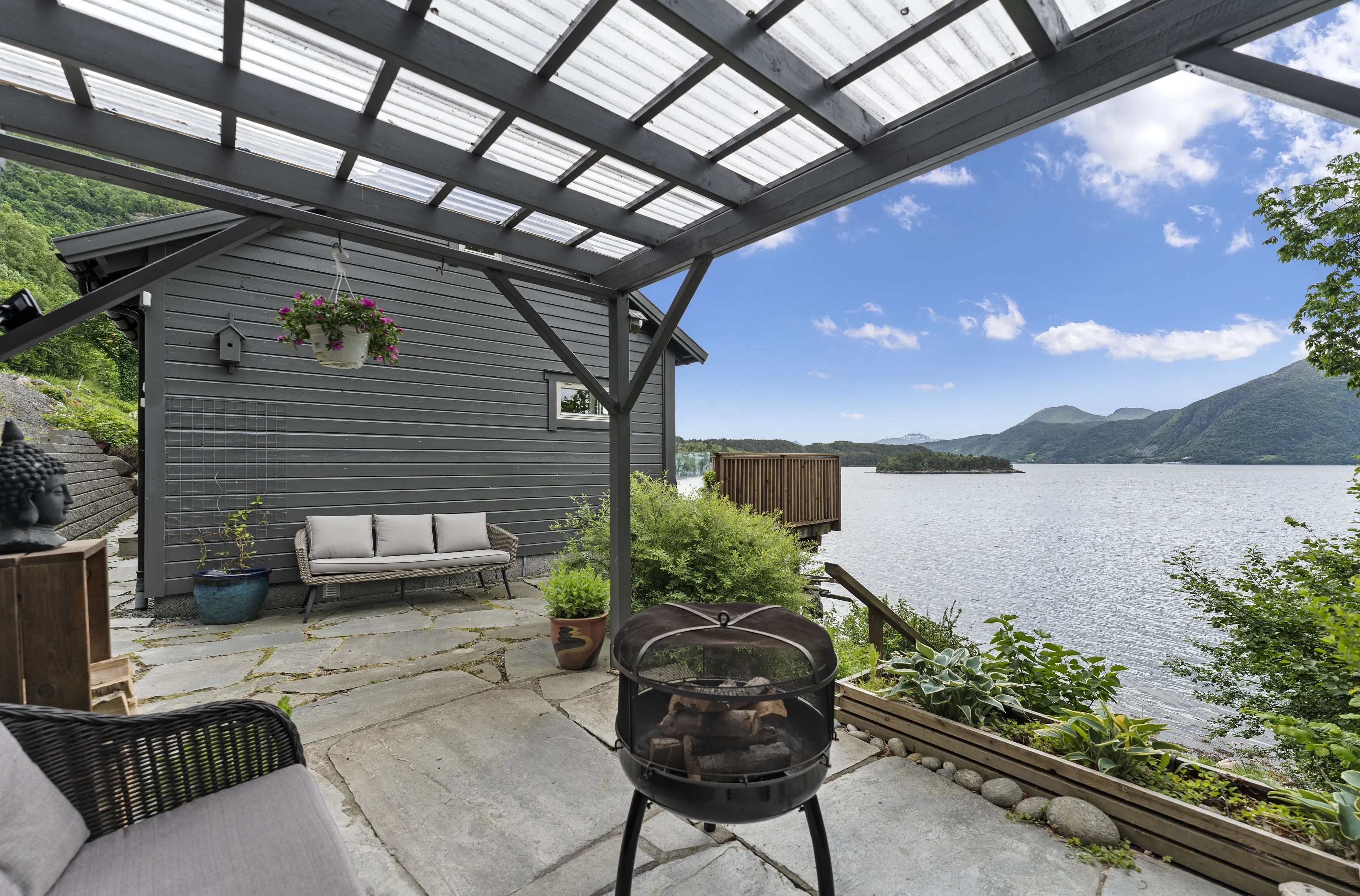Norwegian Coast Cabin with Expansive Terrace and Sea Access - View image 7 of 35