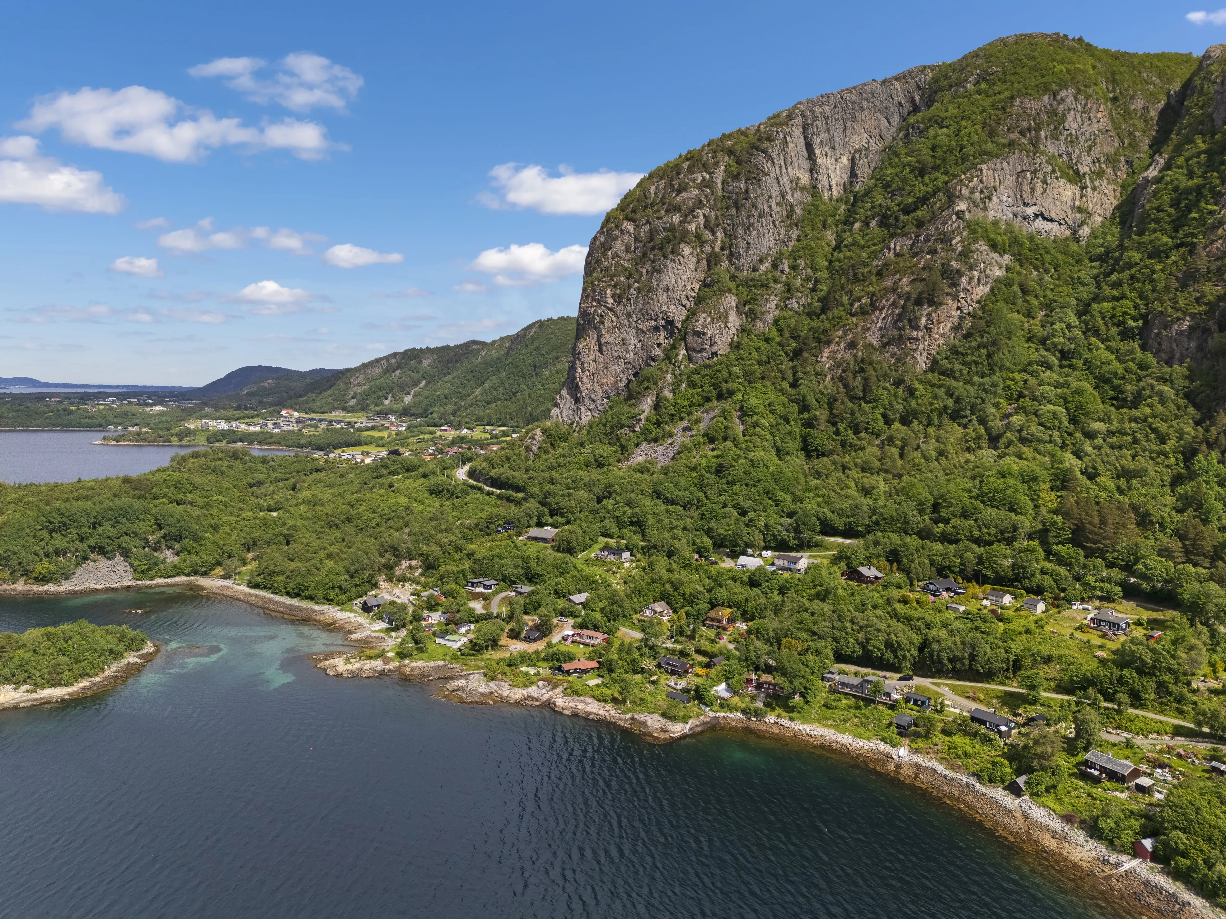 Norwegian Coast Cabin with Expansive Terrace and Sea Access - View image 9 of 35