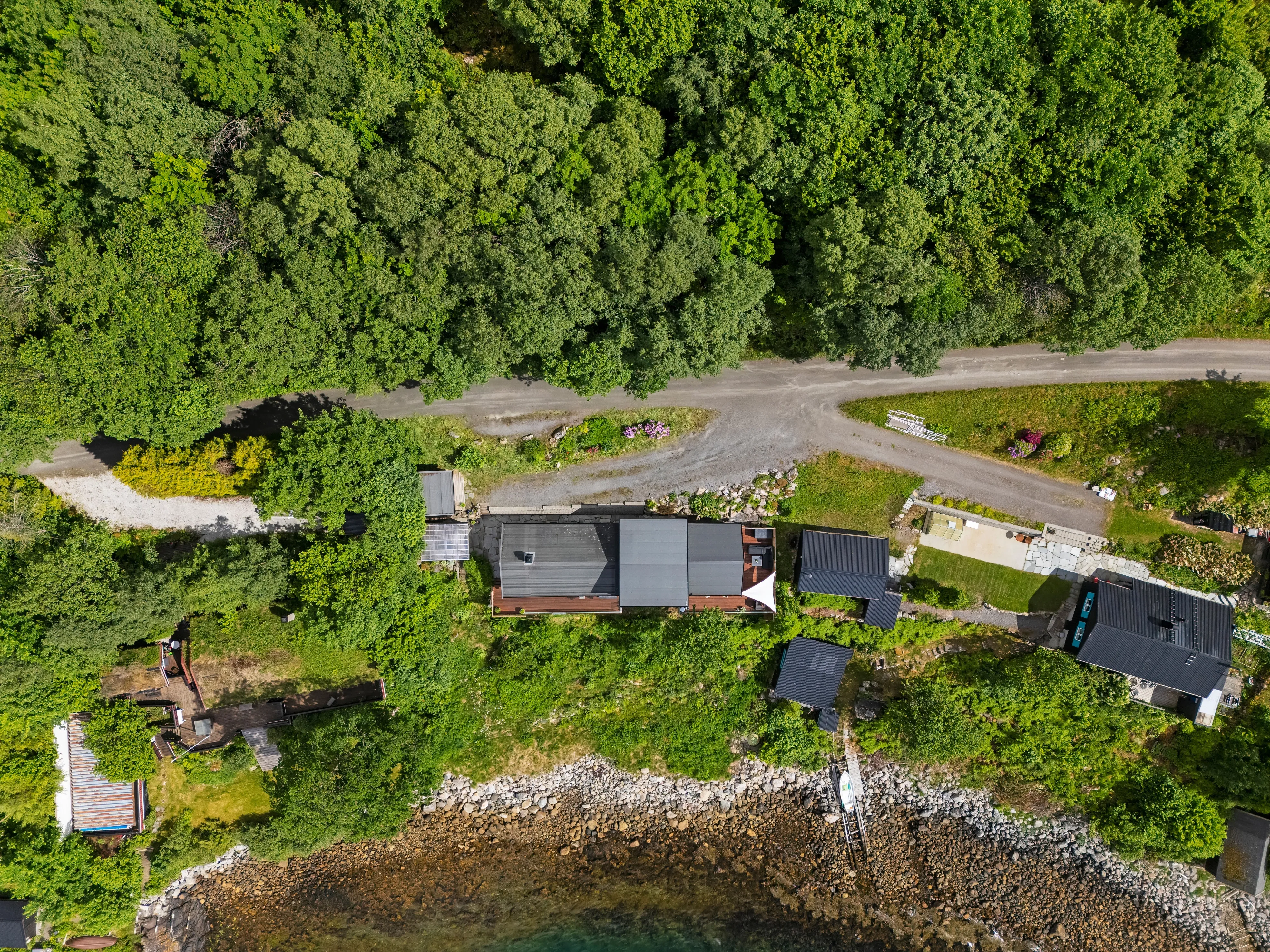 Norwegian Coast Cabin with Expansive Terrace and Sea Access - View image 28 of 35