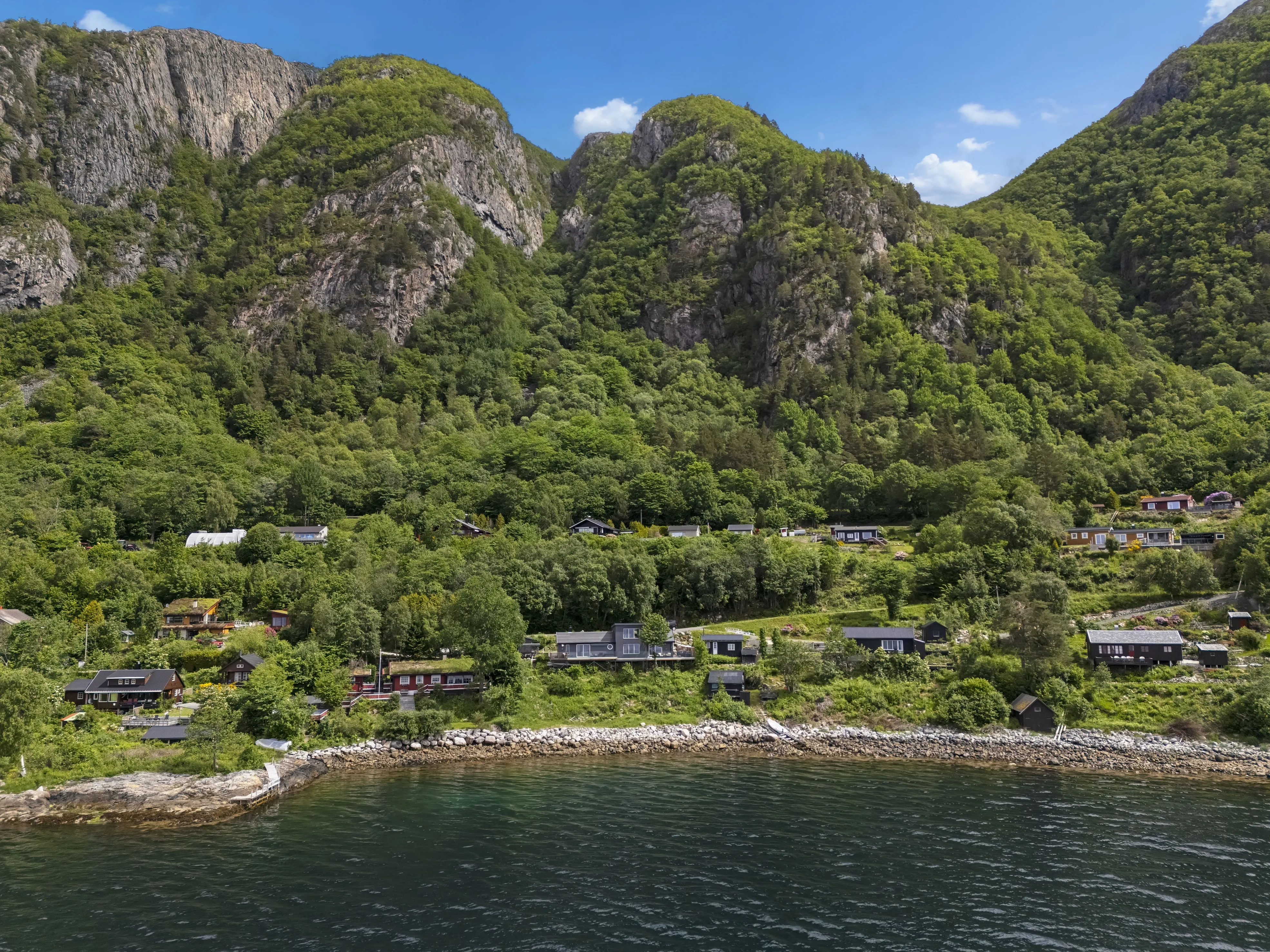 Norwegian Coast Cabin with Expansive Terrace and Sea Access - View image 30 of 35