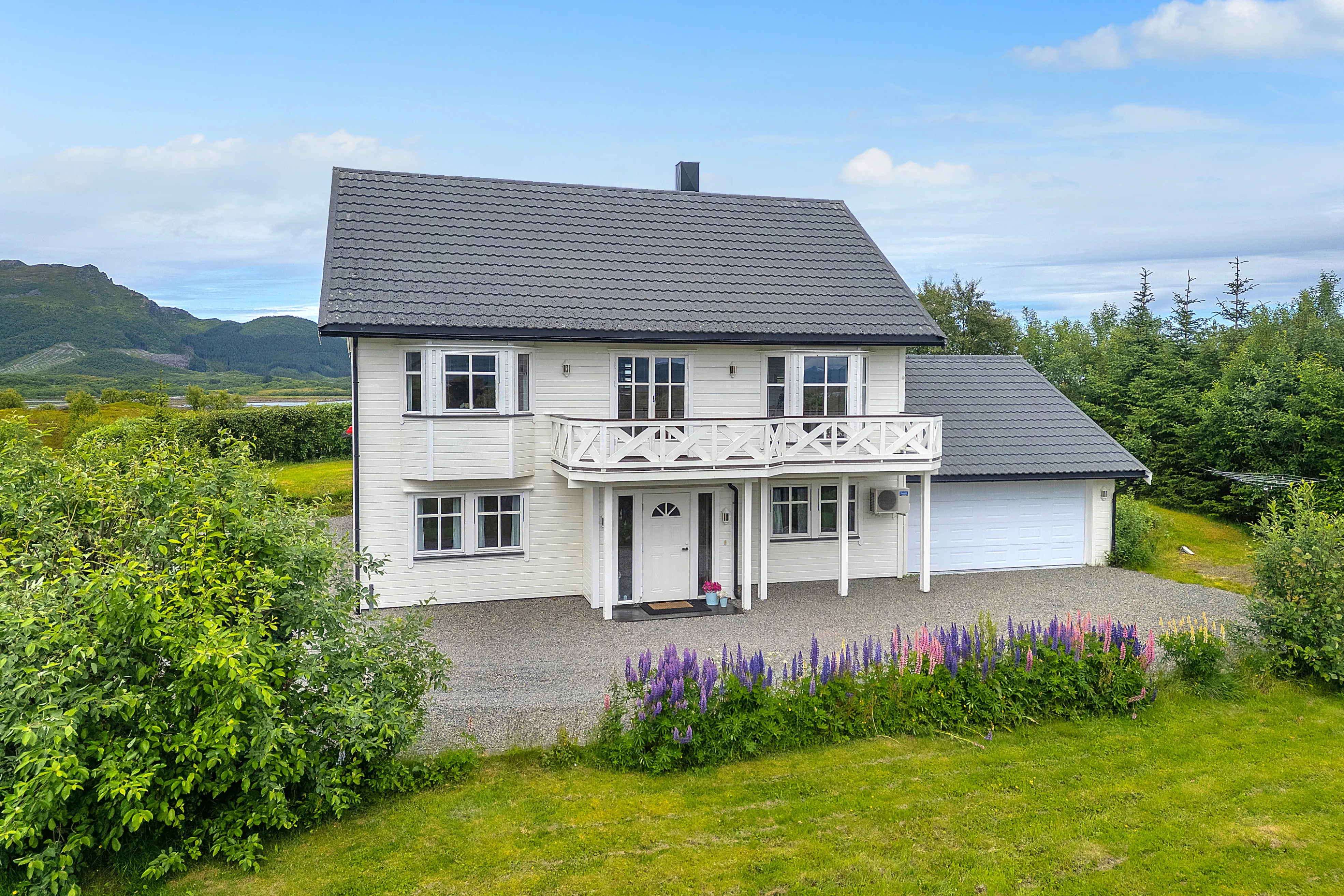 Modern Family House with Double Garage in Scenic Vesterålen - Image 1